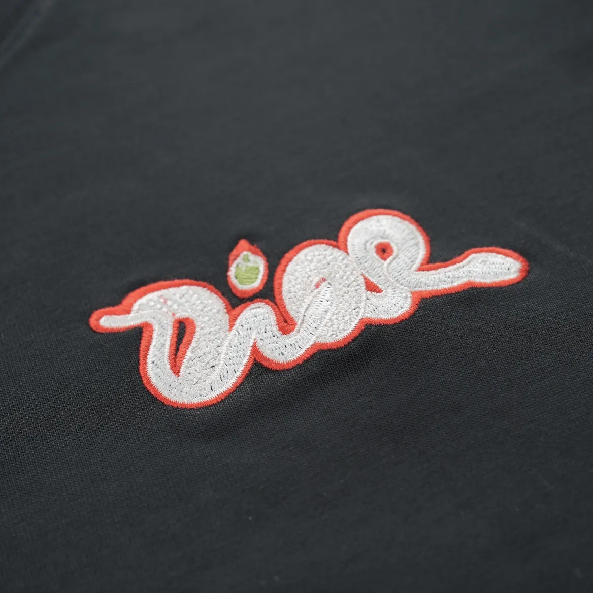 🅿️210 CD KAWS joint series Snake letter embroidered short sleeves Knitted plain cotton fabric has good moisture absorption and breathability Tight embroidery on the chest Smooth and smooth Size XS-L