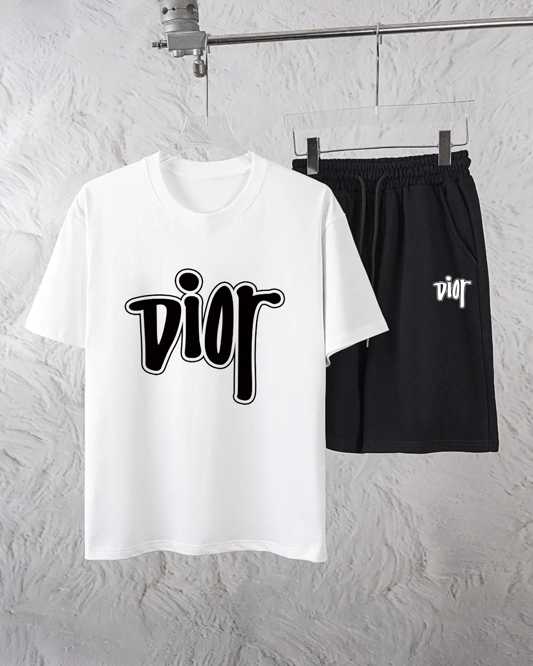🅿️300 Dior Exclusively supplies the new trendy men’s fashionable round neck short-sleeved shorts suit, trendy and fashionable casual short-sleeved suit! It has high breathability and comfort, impeccable details, and brand element design concept, reflecting high quality. It presents a casual cut and the upper body shape is great! Material: 260g double yarn pure cotton short sleeves + 360g pure cotton terry shorts Size: S-XXL 🔥 (please state your height and weight when placing an order)