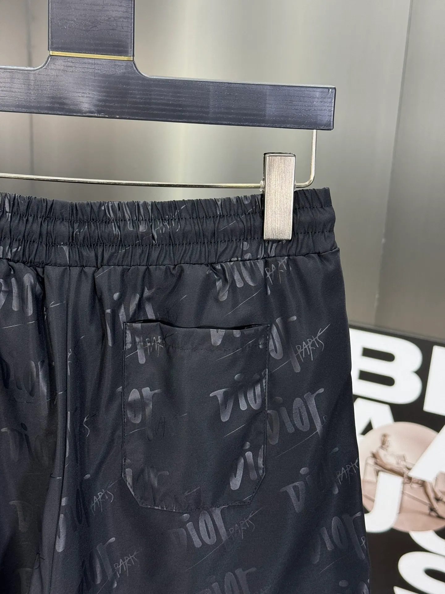 🅿️160 DIOR 2025 spring and summer new beach shorts! Synchronized with the official website. Original 1-1 replica, fine workmanship, original hardware, selected high-quality polyester fiber fabric, delicate feel, a must-have item for summer, super handsome upper body effect, super real shooting, close contact with texture! Size: M-3XL