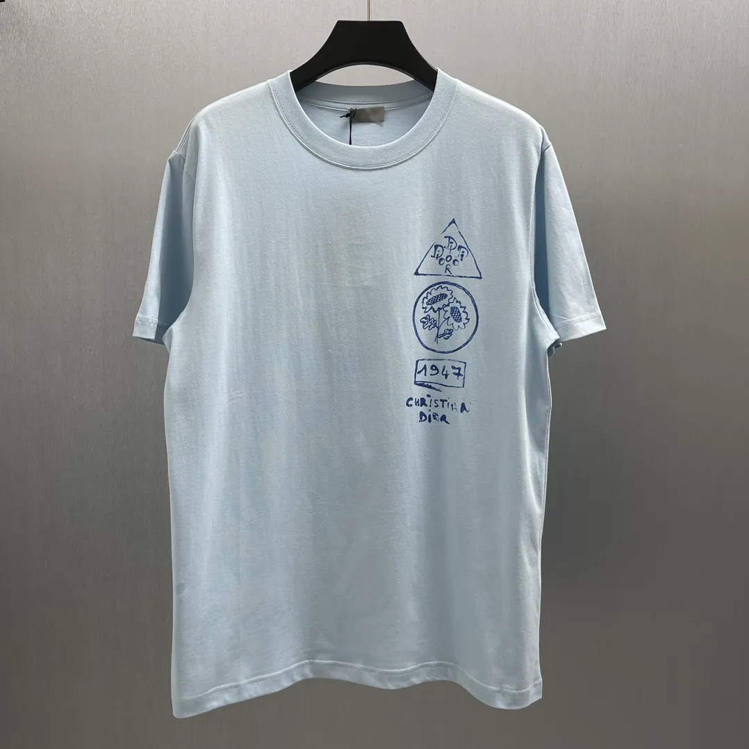 🅿️250 🧧CD Dream House and Smart Tree Shadow Short T Size: S-XL This T-shirt displays the logo from this season’s DIOR AND HYLTON NEL joint series. Crafted from white cotton-jersey, it has a classic silhouette with a ribbed crew neck and a contrasting print on the front and back for added style. Cut for a relaxed fit, wear it with track pants or jeans.