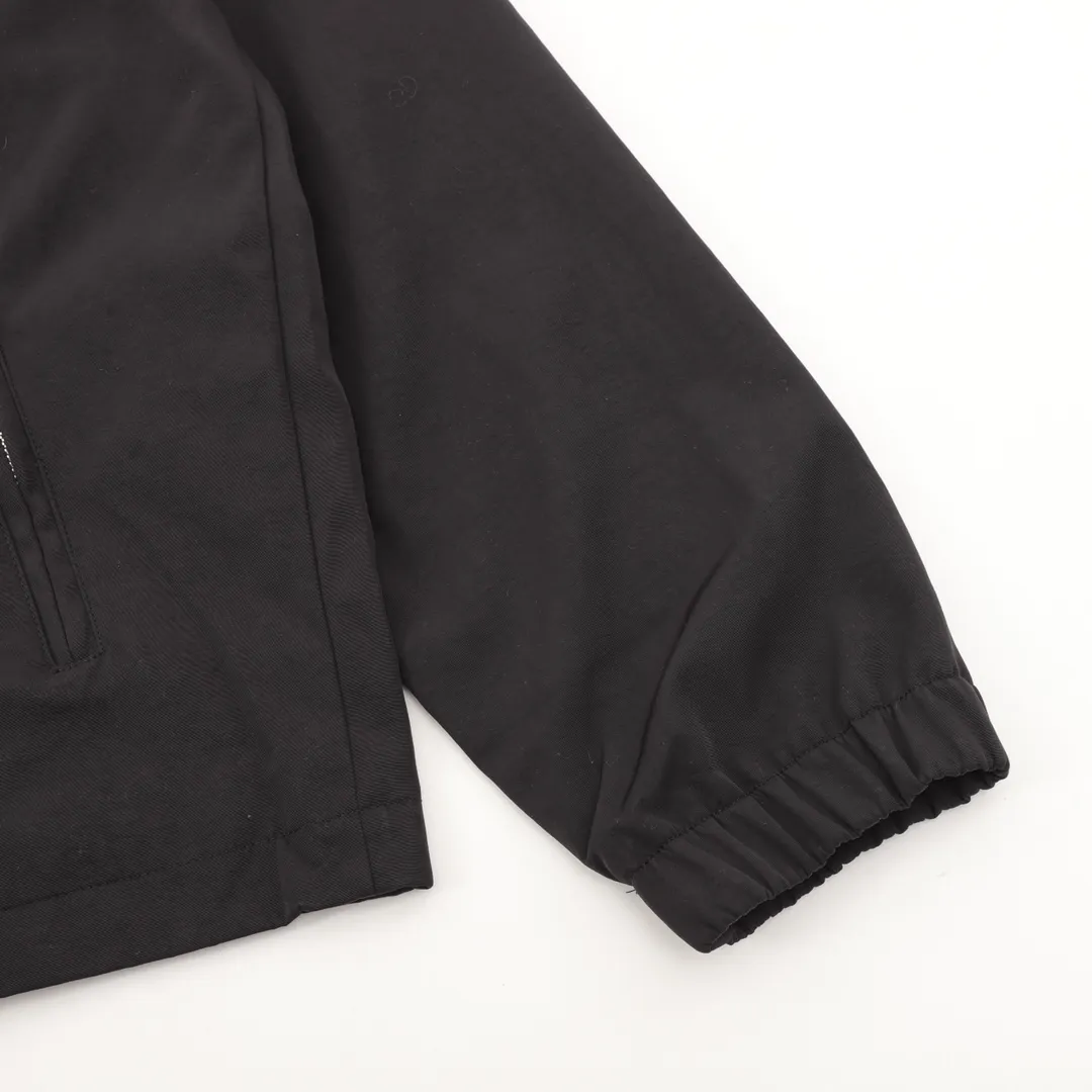 🅿️550 DIOR/Dior letter embroidered hooded windbreaker jacket is made of imported raw materials. The placket zipper is custom-made in a unified mold, and the rails are machine-pressed with imported environmentally friendly materials. After the lower corner rope is woven, the core dyeing technology is used to achieve the final dyeing effect. After pattern development and pattern making, computer intelligent cutting is used to increase work efficiency while ensuring the integrity of the pattern. The upper body effect is restored consistently! Street-exploding artifact OOTD outfit is amazing. The color is very correct, very eye-catching, simple, clean and extremely fashionable! size：XS-L