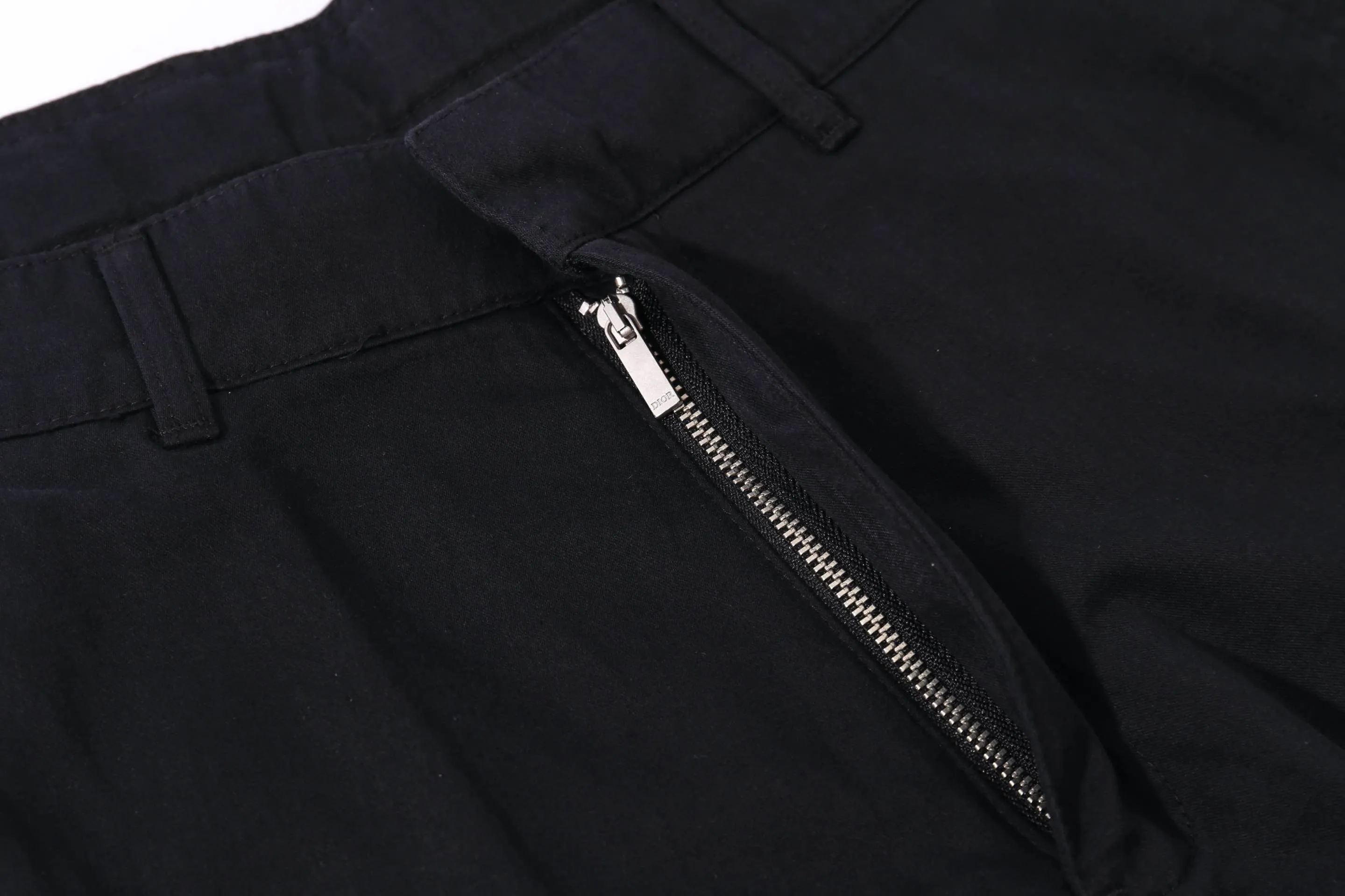 🅿️290 high quality new Diox Stone Island co-branded logo shorts The fabric is made of custom-made woven fabric, which is silky and super soft compared to the original. The texture and strands of the fabric are clear and obvious, and the drape is first-class. The workmanship is exquisite and meets the foreign trade export standards. There are 4.5 stitches per centimeter. Every seam is pressed with open stitching, and the stitching is as neat as a ruler. , Made of woven floral cotton ribbon, the weaving is tight and soft to the touch. The embroidery process uses Behringer embroidery machine, which makes the embroidery colors more full and the embroidery more three-dimensional. The upper body effect is good, the same style for men and women, simple and versatile, purchasing heavyweight items, feel free to compare the quality of any on the market! Size: xs-l