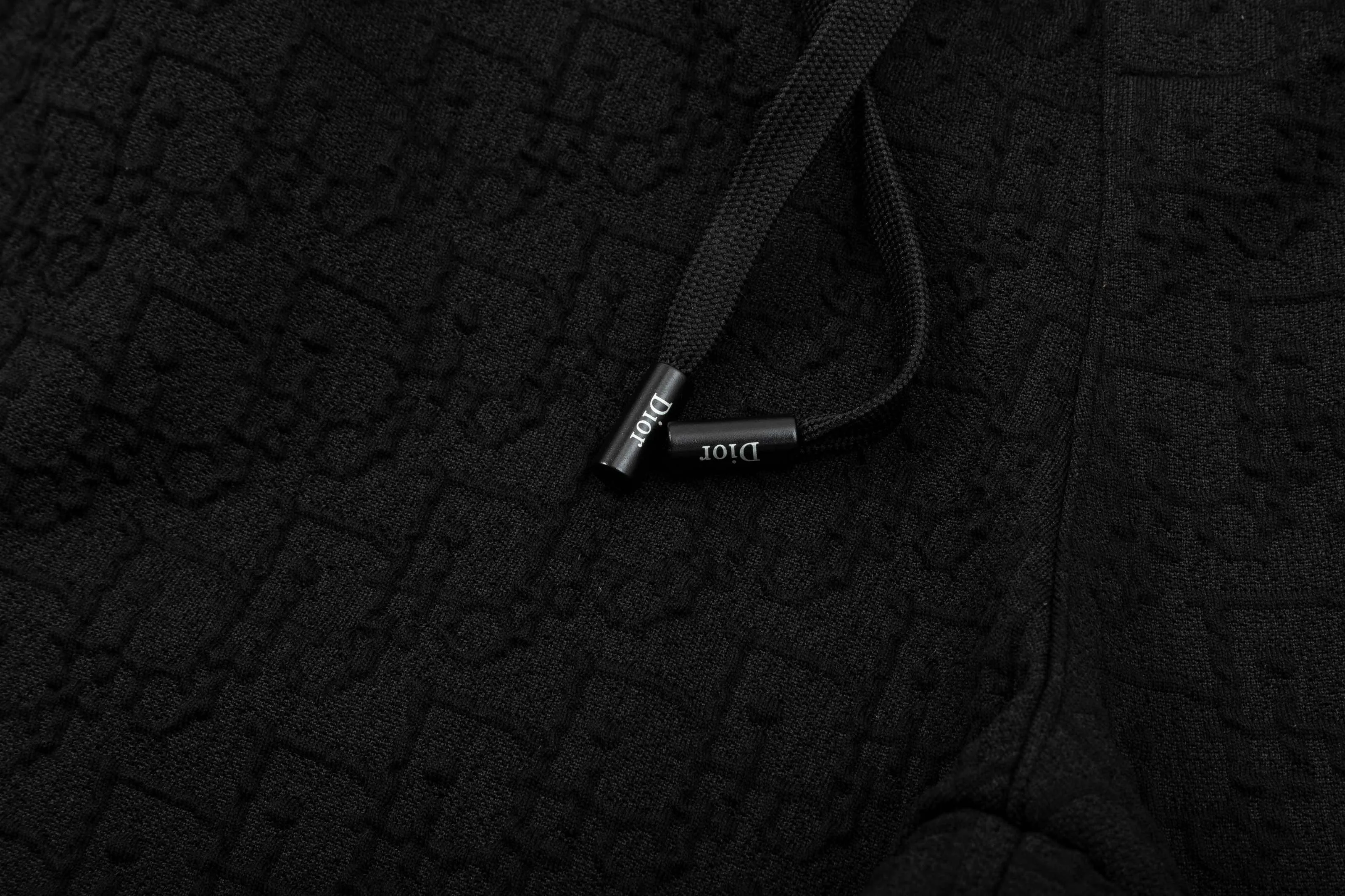 🅿️190 2025 Dior Dior new knitted jacquard shorts, customized fabric, knitted with knitted logo printed on it. The version is tight and three-dimensional, with straight stripe splicing. The customized trouser cord hardware has strong texture and smoothness. The upper body is comfortable and breathable. It has a concave and convex three-dimensional feel. It is fashionable and casual. Color: White-Black Size: M-4XL