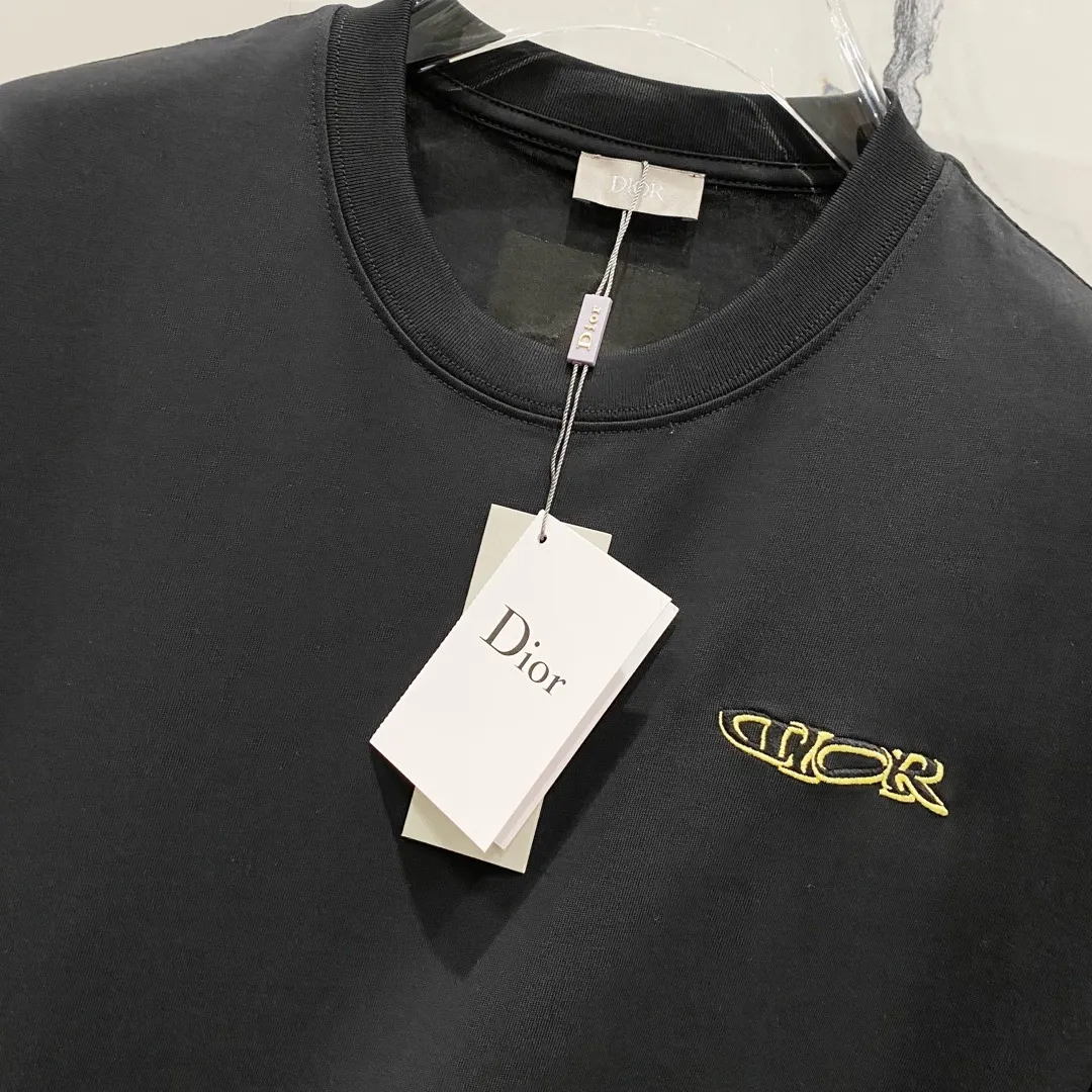 🅿️180 DIOR 260g round neck short-sleeved T-shirt, color block embroidery🪡letter LOGO design logo, official synchronization, high version, high quality, fashionable personality, versatile trend, pure original quality, original fabric, tag, collar label, washed wheat, complete three standards, color: black, white, red. Size: XS-L