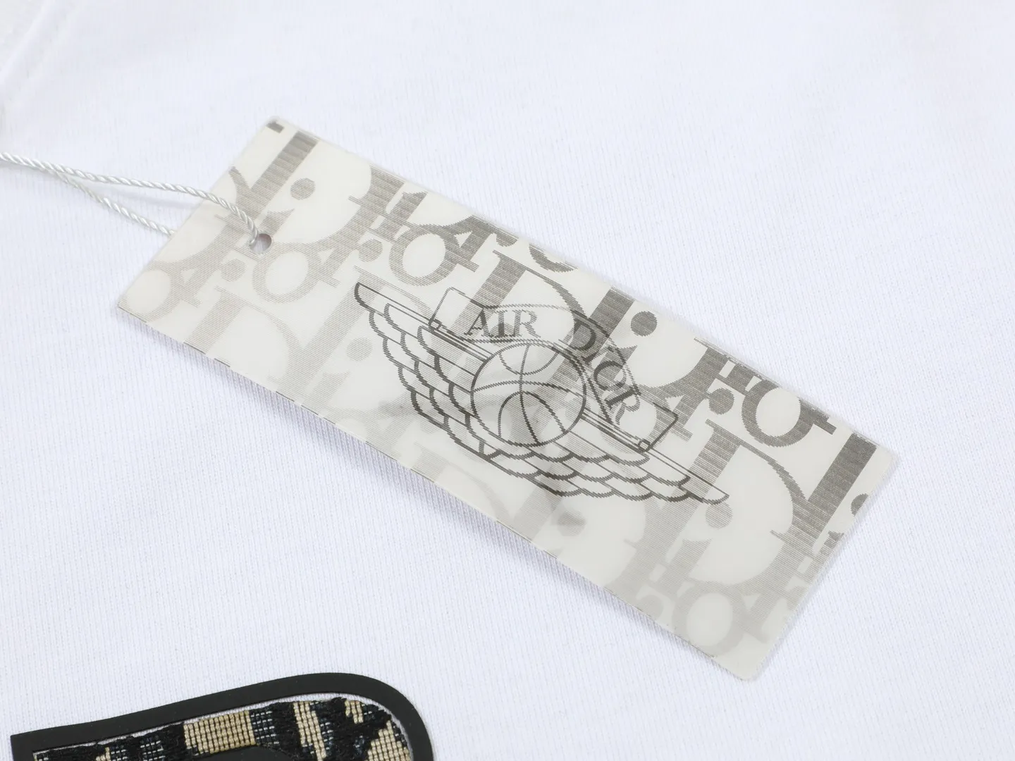 🅿️170 DIOR printed letters‼ ️Short-sleeved T-shirt® *Customized 280g cotton fabric, the fabric is soft, skin-friendly and comfortable *Laminated letter logo on the front *A very simple and elegant one that is unparalleled in terms of upper body comfort, interpreting your luxury and taste, and creating your fashionable charm. ⚠️Washing method: It is recommended to dry clean or wrap the reverse side in a laundry bag and machine wash it quickly in cold water and let it dry naturally! ⚠️ Unisex style 𝐂𝐎𝐋𝐎𝐔𝐑: White Black 𝐒𝐈𝐙𝐄: S-XL