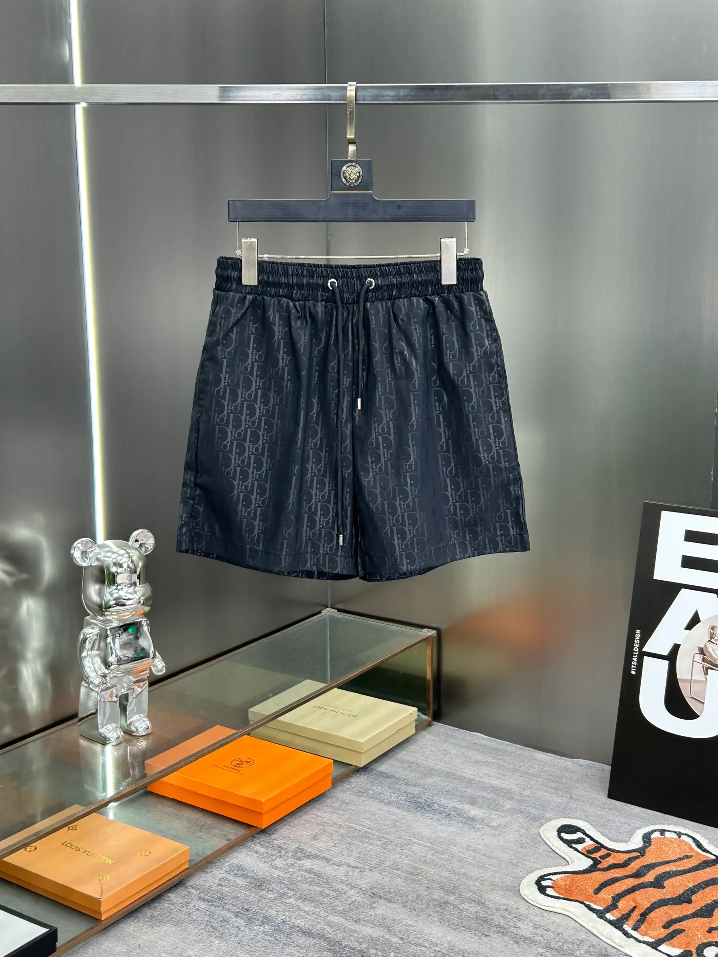 🅿️160 DIOR 2025 spring and summer new beach shorts, five-point shorts! Synchronized with the official website. Original 1-1 replica, fine workmanship, original hardware, selected high-quality polyester fiber fabric, delicate feel, a must-have item for summer, super handsome upper body effect, super real shooting, close contact with texture! Size: M-3XL
