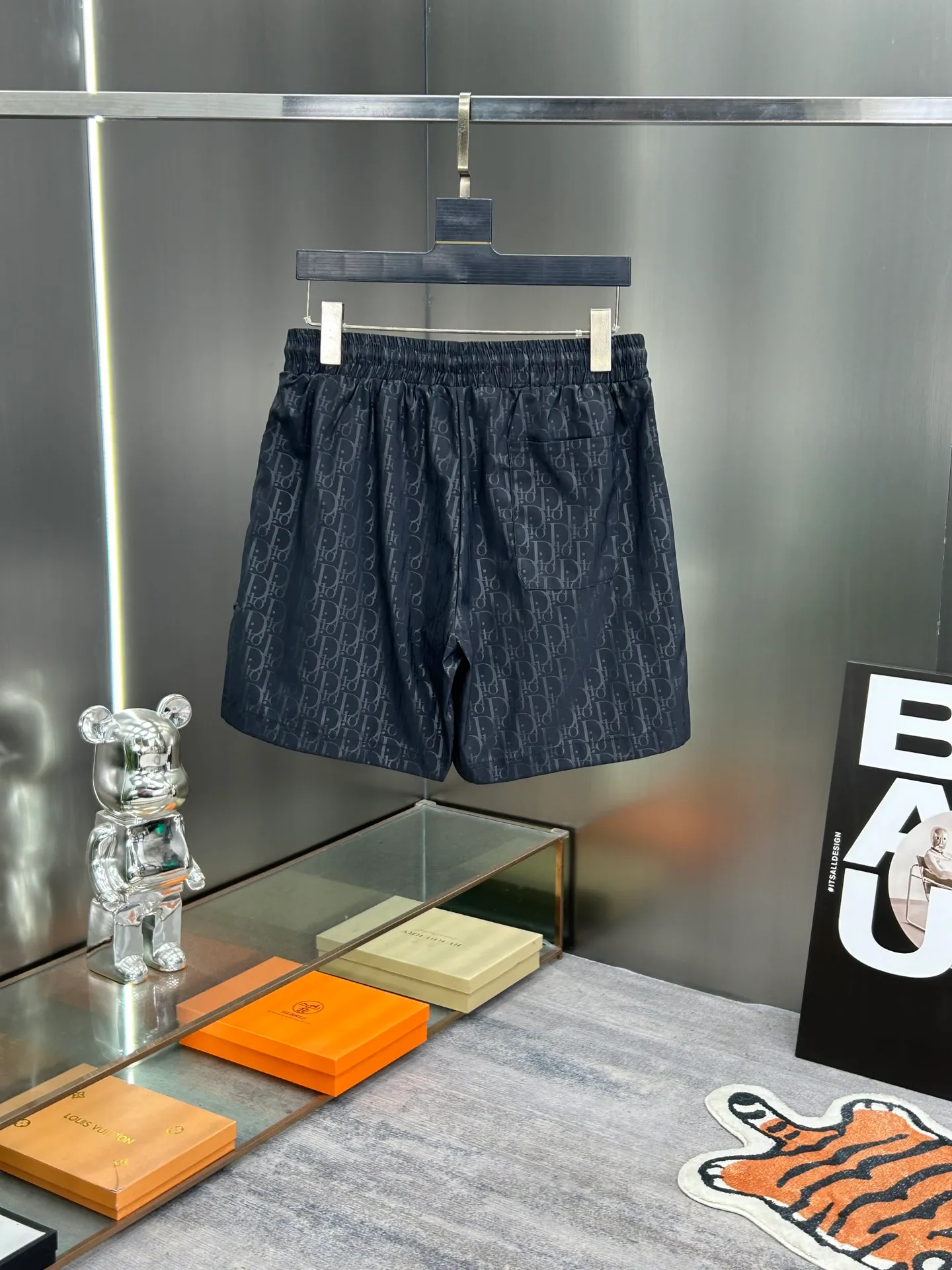 🅿️160 DIOR 2025 spring and summer new beach shorts, five-point shorts! Synchronized with the official website. Original 1-1 replica, fine workmanship, original hardware, selected high-quality polyester fiber fabric, delicate feel, a must-have item for summer, super handsome upper body effect, super real shooting, close contact with texture! Size: M-3XL