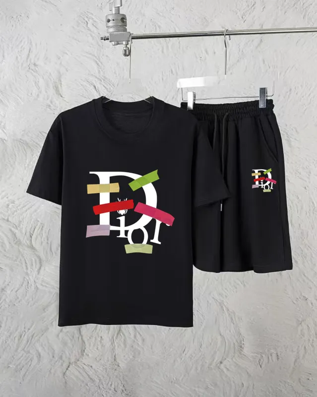 🅿️300 Dior Exclusively provides new trendy men’s fashionable round neck short-sleeved shorts suits, trendy and fashionable casual short-sleeved suits! It has high breathability and comfort, impeccable details, and brand element design concept, reflecting high quality. It presents a casual cut and the upper body shape is great! Material: 250g Xinjiang long-staple cotton short sleeves + 360g pure cotton terry shorts Size: S M L Due to manual measurement, there is a deviation of about 1-3CM in size.
