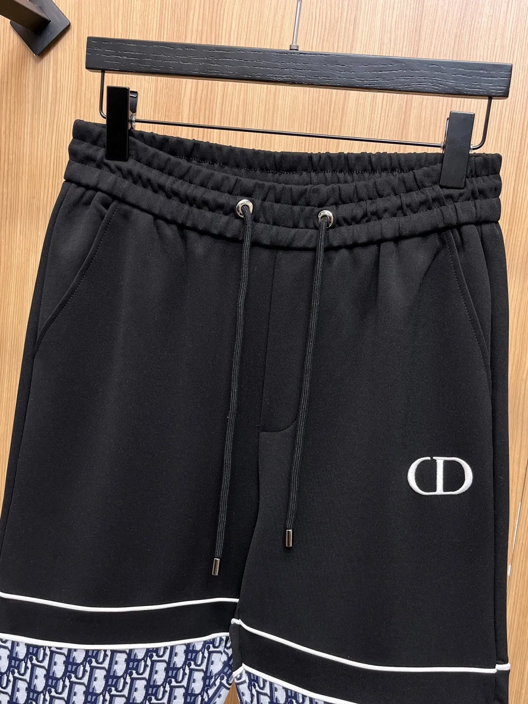 🅿️720 [DIOR Dior] Hot-selling suit is coming. Focus on the original version of the official website. 2025 new hot-selling cardigan and sweatshirt suit. The original order is the best 🇭🇰. It is the meticulous work of top designers for a fitting and perfect upper body effect. All-natural high-quality Tencel Roman cotton 100%, close-fitting comfort, noble and elegant! Original hardware embodies elegance and nobility! Counter size: M-3XL (maximum wear up to 190 pounds)