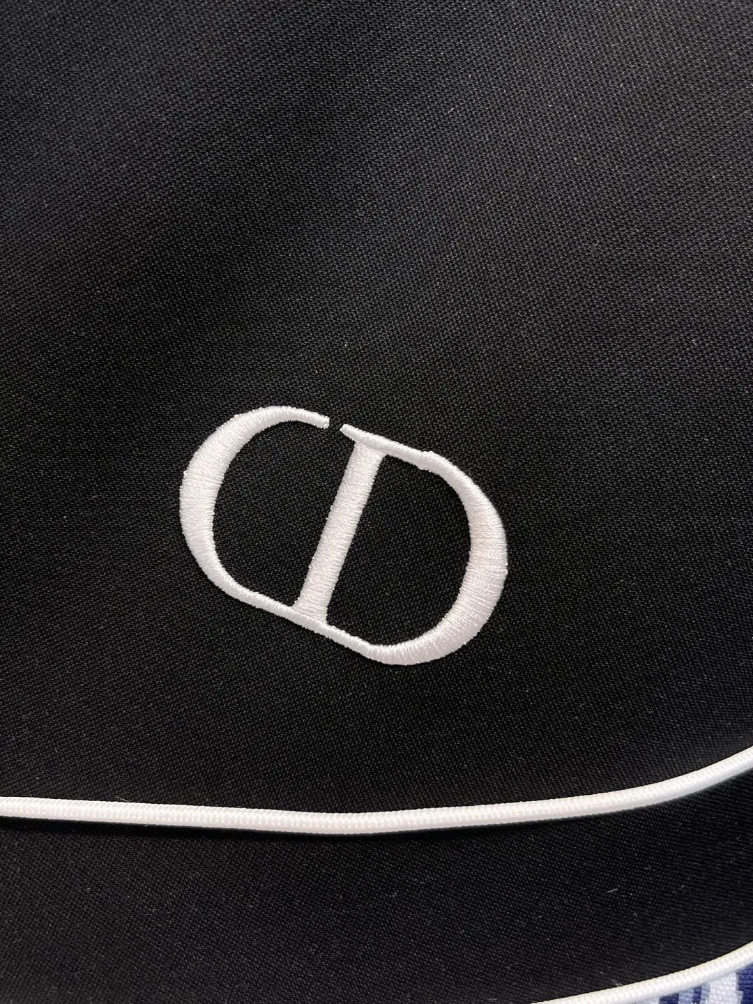 🅿️720 [DIOR Dior] Hot-selling suit is coming. Focus on the original version of the official website. 2025 new hot-selling cardigan and sweatshirt suit. The original order is the best 🇭🇰. It is the meticulous work of top designers for a fitting and perfect upper body effect. All-natural high-quality Tencel Roman cotton 100%, close-fitting comfort, noble and elegant! Original hardware embodies elegance and nobility! Counter size: M-3XL (maximum wear up to 190 pounds)