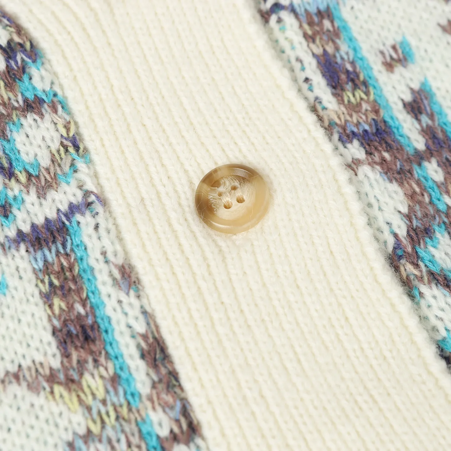 🅿️610 Dior/Dior presbyopic all-over printed wool cardigan is made of 55 wool blended materials, 55% wool and 45% cotton. The weaving method uses 10-count medium-thick and fine grain. It is woven on an imported wool loom. The sweater reinterprets Dior's classic Oblique print pattern. Crafted from sheep wool jacquard with ribbed details for a classic silhouette. Can be paired with a variety of outfits to show off your personality. size: S M L XL