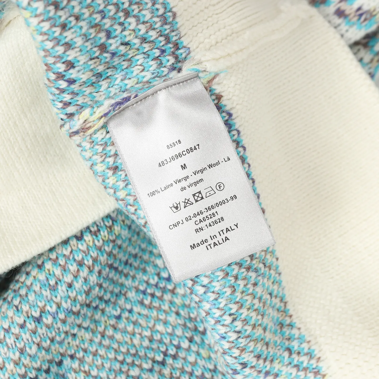 🅿️610 Dior/Dior presbyopic all-over printed wool cardigan is made of 55 wool blended materials, 55% wool and 45% cotton. The weaving method uses 10-count medium-thick and fine grain. It is woven on an imported wool loom. The sweater reinterprets Dior's classic Oblique print pattern. Crafted from sheep wool jacquard with ribbed details for a classic silhouette. Can be paired with a variety of outfits to show off your personality. size: S M L XL