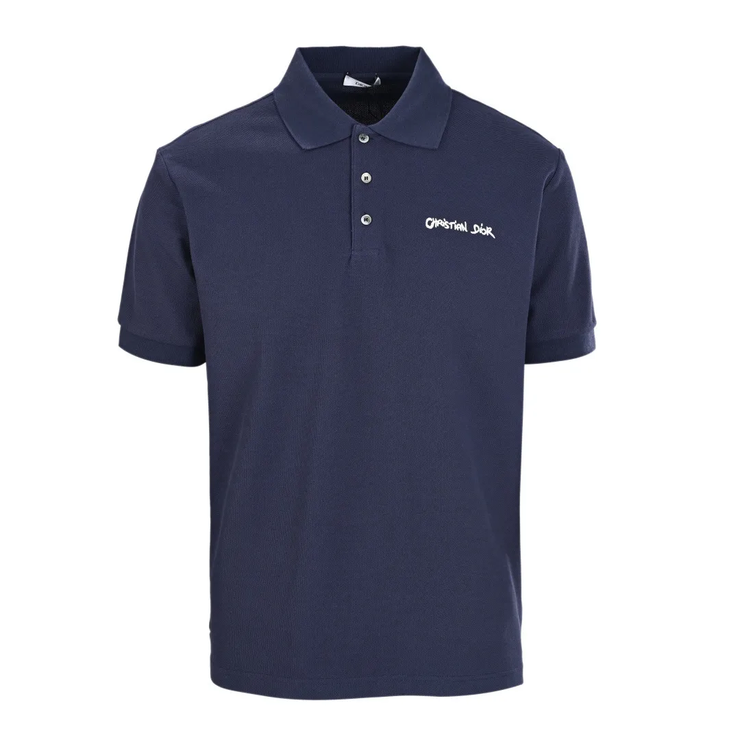 🅿️350 (Higher version) DIOR Dior CD four-color cursive embroidered letters short-sleeved POLO shirt. Original custom-made 200g cotton vermilion fabric, thread dyed to match the original. The imported machine embroidery process makes the letter logo show a delicate and exquisite effect, enhancing the decorative effect. Use an embroidery machine to embroider the designed letter logo onto the patch. Upright and stylish upper body Color: black, white, navy blue, floral gray Size: S-L