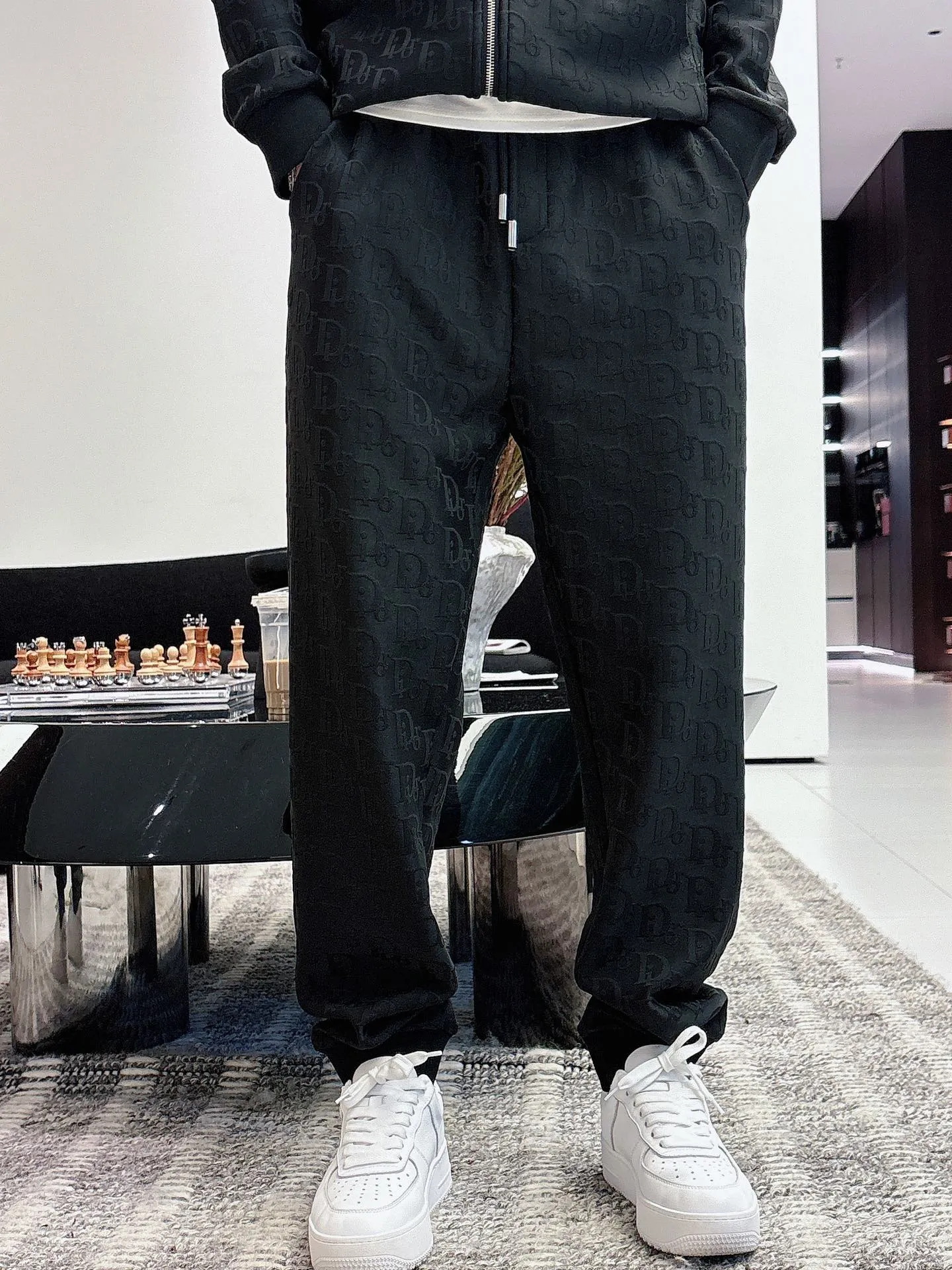 🅿️720 [DIOR] Hot-selling suit is coming. Focus on the original version of the official website. 2025 new hot-selling cardigan and sweatshirt suit. The original order is the best. 🇭🇰The meticulous work of top designers. Just for a fitting and perfect upper body effect. All-natural high-quality Tencel Roman cotton 100%, close-fitting comfort, noble and elegant! Original hardware embodies elegance and nobility! Counter size: M-3XL (maximum wear up to 190 pounds)