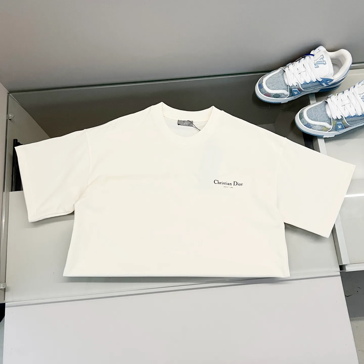 🅿️180 DIOR/Dior 260g round neck short-sleeved T-shirt, brand letter small mark LOGO, lily of the valley pattern printing process, official synchronization, high version, high quality, fashionable personality, versatile trend, pure original quality, original fabric, tag, collar label, washed wheat, three labels complete, color: black, apricot, gray. Size: XS-L