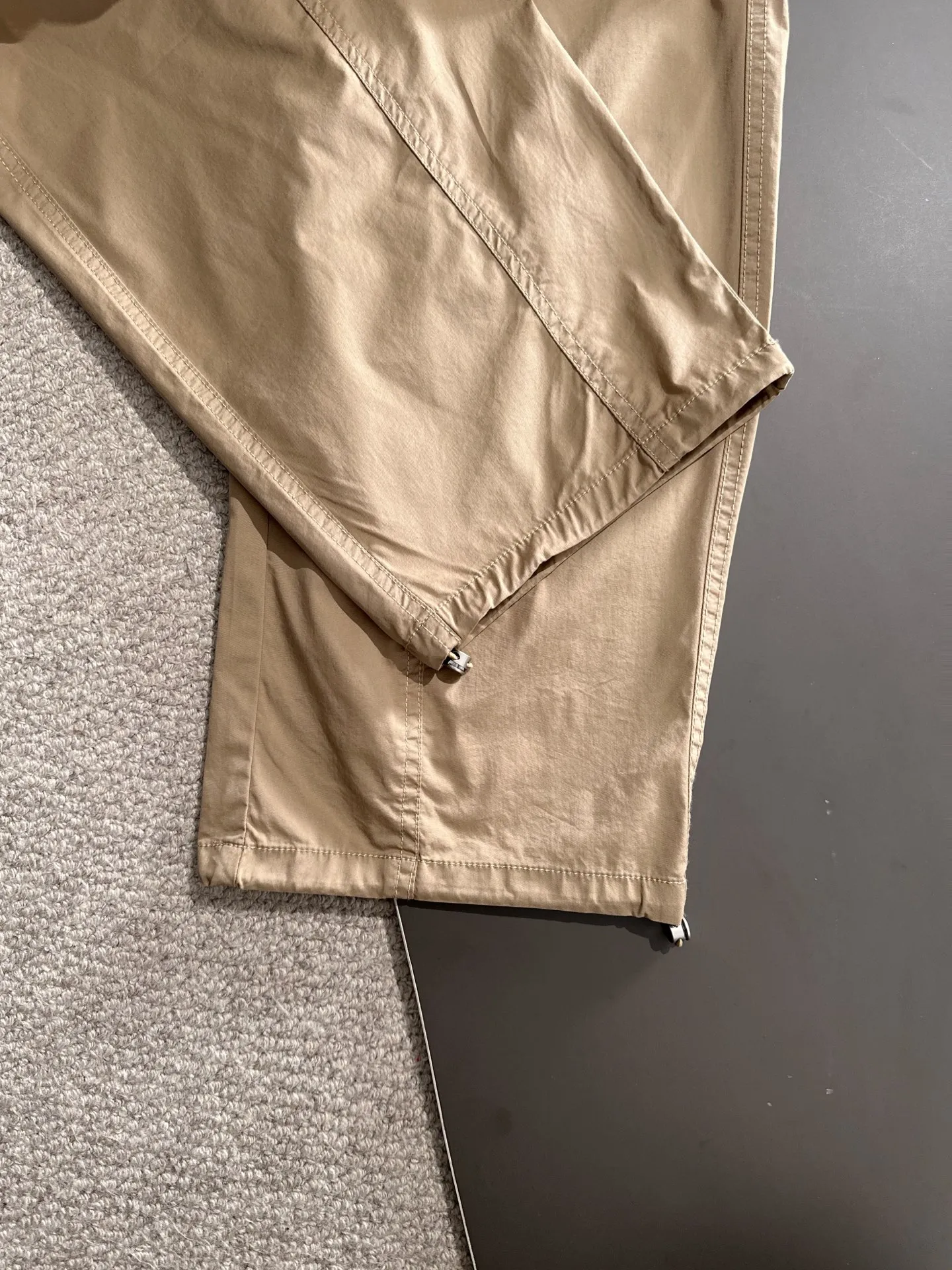 🅿️380 next day shipping Dior 2025 spring and summer new elastic band casual pants, thin counter custom fabrics, high breathability and comfort, impeccable details, brand element design concept, reflecting high quality. It feels delicate and soft! It presents a casual cut and the upper body shape is great! Size: M-4XL