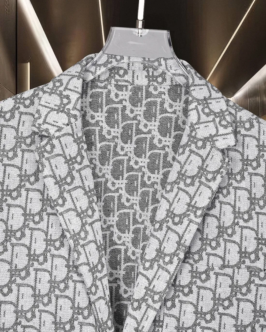 🅿️416 DIOR Dior's hot style is coming. All-over printed barrage logo lapel suit denim jacket. 2025ss official website new jacquard logo, exquisite logo. High-end version, custom-made fabrics at the counter. Highly breathable and comfortable, exquisitely crafted, with impeccable detail processing, custom-made logo engraved buttons, and complete three labels. Brand element design concept reflects high quality. It feels delicate and soft! It presents a casual cut and the upper body shape is great! 🐍Size: M-XXL