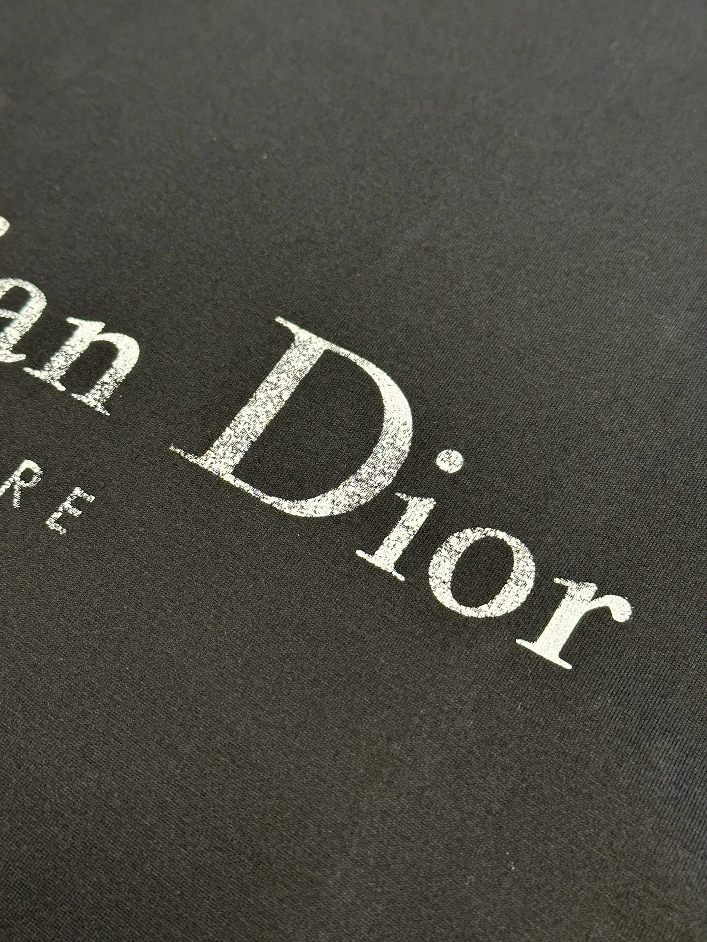 🅿️280 Dior Bad Dot Print Letter Short Sleeve This Christian Dior Couture short sleeve is a new product of the 25th autumn men's wear series, adding a fashionable temperament to the classic items in the wardrobe. Crafted from distressed-effect cotton jersey, it's enhanced with a Christian Dior Couture signature print on the chest. Wear it with jeans or shorts for a casual look.  size：xs s m l