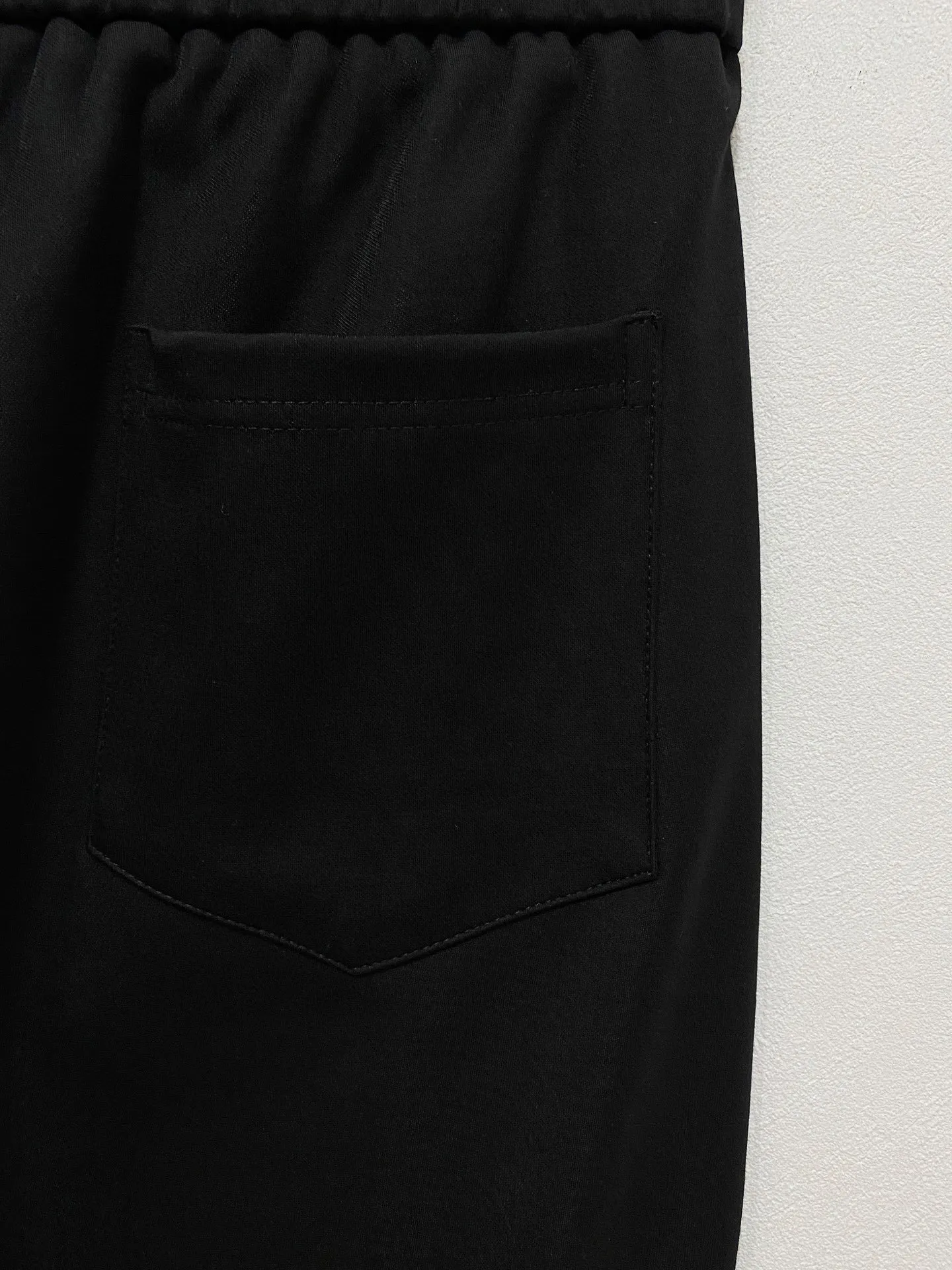 🅿️700 [DIOR Dior] Hot-selling suit is coming. Focus on the original version of the official website. 2025 new hot-selling cardigan and sweatshirt suit. The original order is the best. 🇭🇰The meticulous work of top designers. Just for a fitting and perfect upper body effect. All-natural high-quality Tencel Roman cotton 100%, close-fitting comfort, noble and elegant! Original hardware embodies elegance and nobility! Counter size: M-3XL (maximum wear up to 190 pounds)