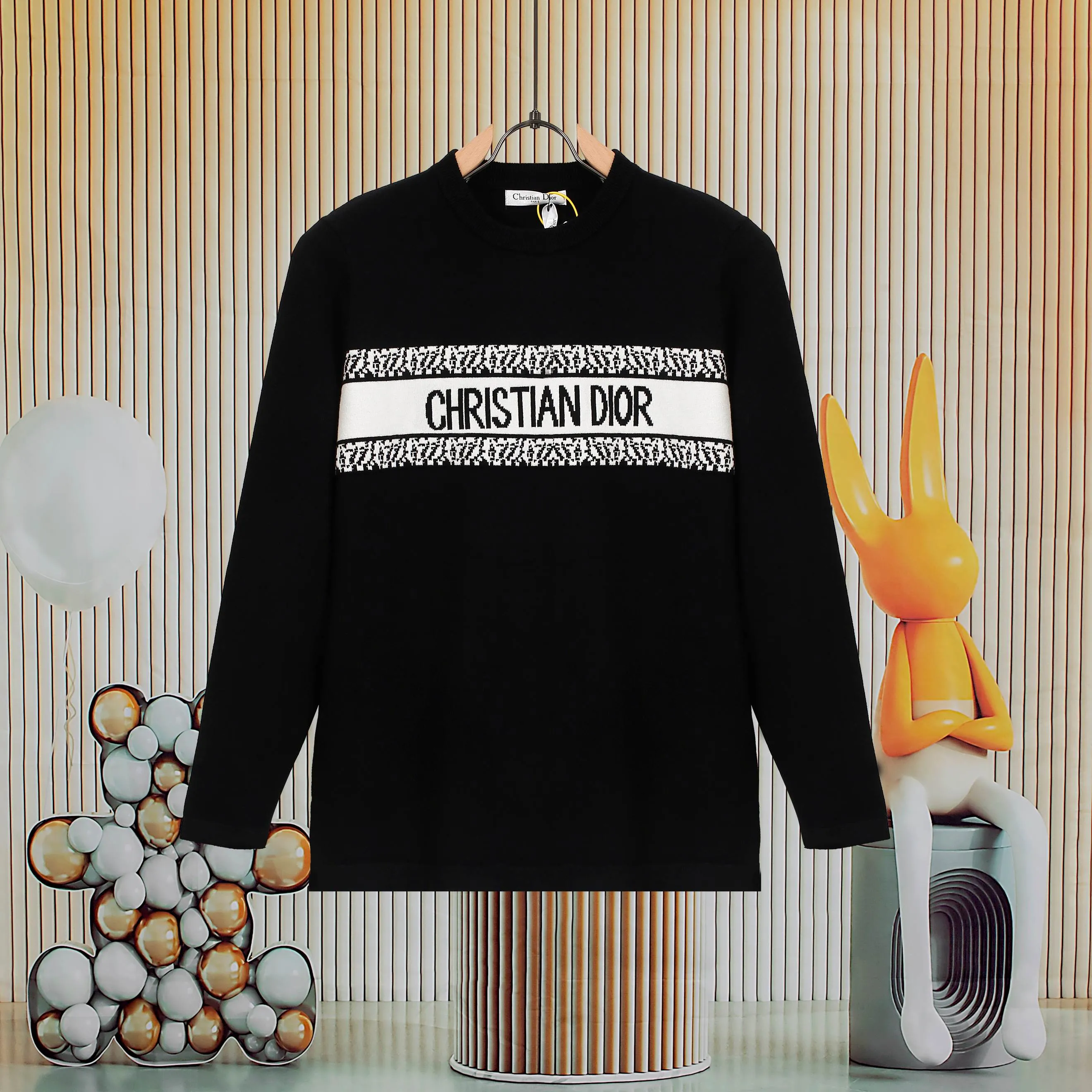 🅿️250 DIOR High-quality classic jacquard knitted sweater casual top for couples Dior classic series Exquisite and delicate craftsmanship The fabric is silky and super breathable, comfortable to the touch, high-grade and supple. Spun knitted elastic fabric is light and breathable without any sense of restraint. It is very youthful and energetic. Both men and women can easily control it. It is very in line with the fashion aesthetic concept of today's young people. The wearing effect is invincible, beautiful and handsome. A must-have for autumn and winter couples. Complete three standards. Same style for men and women. Model D8933 Color: Black White Size: S M L XL