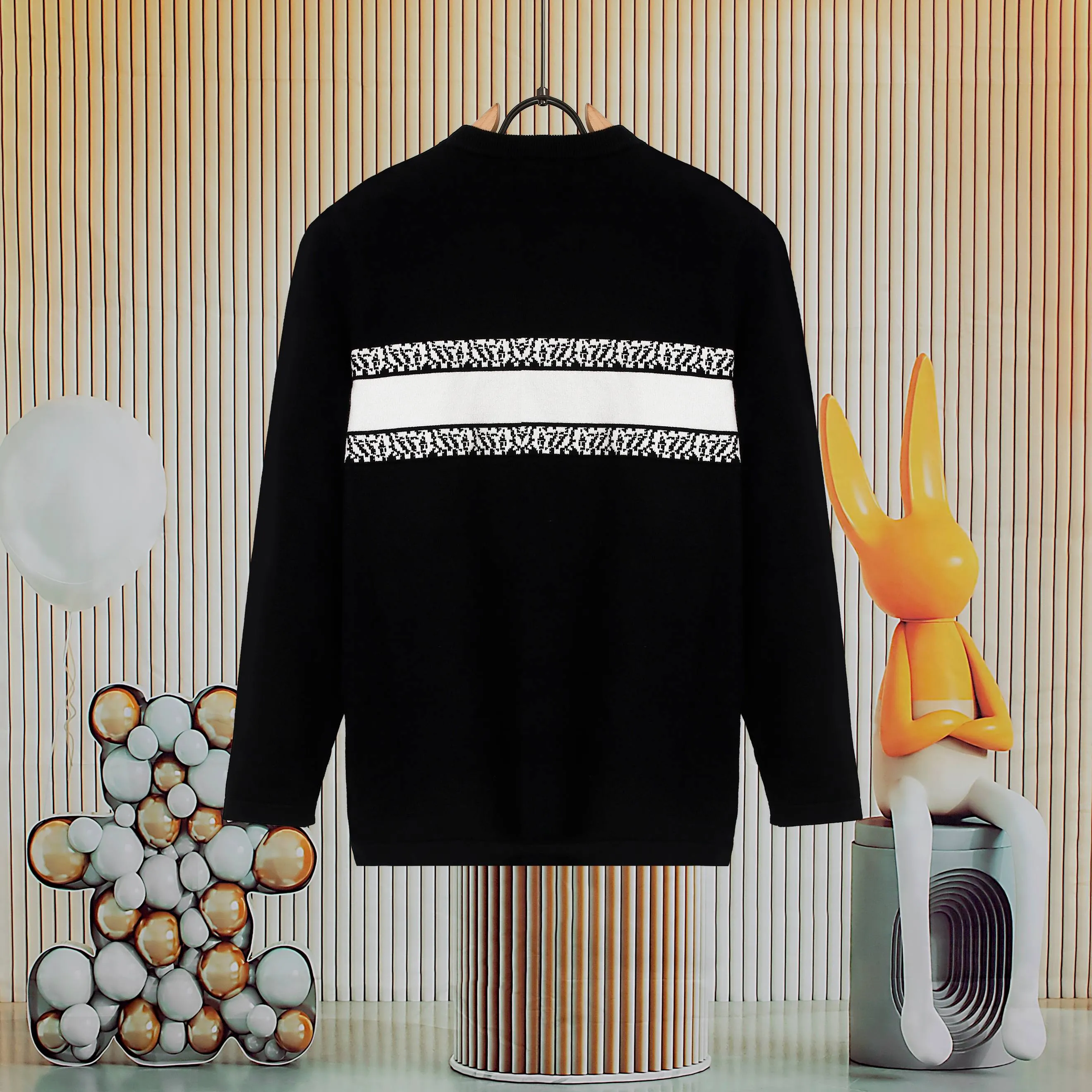 🅿️250 DIOR High-quality classic jacquard knitted sweater casual top for couples Dior classic series Exquisite and delicate craftsmanship The fabric is silky and super breathable, comfortable to the touch, high-grade and supple. Spun knitted elastic fabric is light and breathable without any sense of restraint. It is very youthful and energetic. Both men and women can easily control it. It is very in line with the fashion aesthetic concept of today's young people. The wearing effect is invincible, beautiful and handsome. A must-have for autumn and winter couples. Complete three standards. Same style for men and women. Model D8933 Color: Black White Size: S M L XL