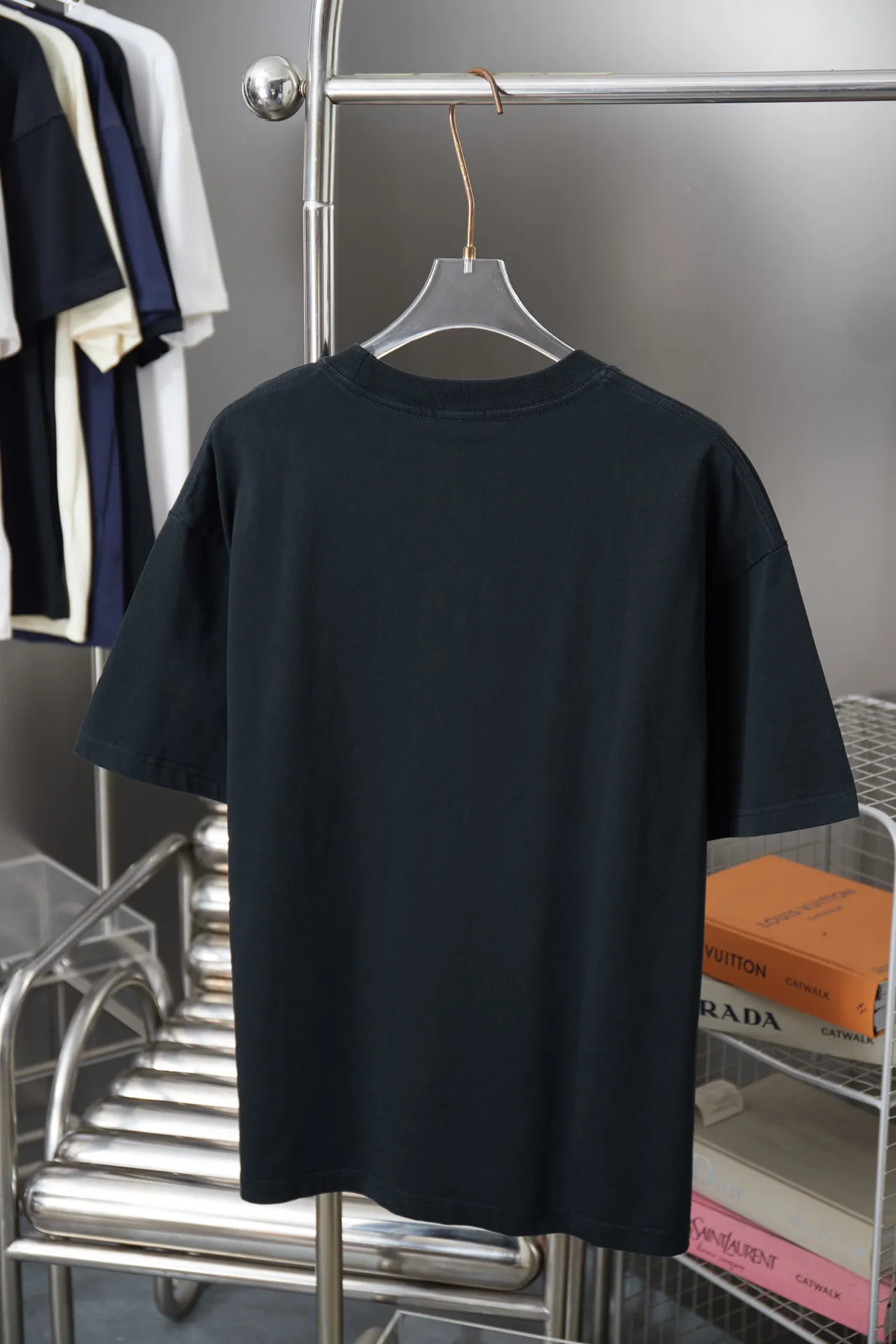 🅿️200 D＊or CD 25SS early spring new style joint series embroidered logo short sleeves light luxury essential item for daily commuting for men and women correct version welcome to compare detailed features · 320g 100% pure cotton double yarn jersey fabric · Custom dyed in the same cylinder, special thickened 32 count double-strand 1X1 thread. Imported Tajima machine embroidery letter beads logo embroidery · Double-needle sewing and cross-seam technology · Original main mark, washed tag, brand moisture-proof paper packaging Color: white/black/blue Size: S/M/L/XL