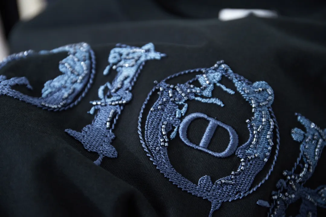 🅿️200 D＊or CD 25SS early spring new style joint series embroidered logo short sleeves light luxury essential item for daily commuting for men and women correct version welcome to compare detailed features · 320g 100% pure cotton double yarn jersey fabric · Custom dyed in the same cylinder, special thickened 32 count double-strand 1X1 thread. Imported Tajima machine embroidery letter beads logo embroidery · Double-needle sewing and cross-seam technology · Original main mark, washed tag, brand moisture-proof paper packaging Color: white/black/blue Size: S/M/L/XL