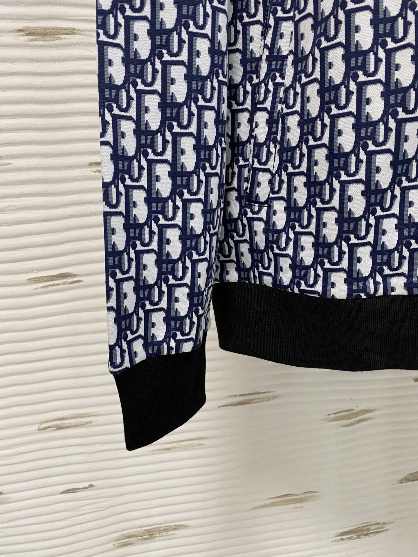 🅿️720 [DIOR Dior] Hot-selling suit is coming. Focus on the original version of the official website. 2025 new hot-selling cardigan and sweatshirt suit. The original order is the best 🇭🇰. It is the meticulous work of top designers for a fitting and perfect upper body effect. All-natural high-quality Tencel Roman cotton 100%, close-fitting comfort, noble and elegant! Original hardware embodies elegance and nobility! Counter size: M-3XL (maximum wear up to 190 pounds)