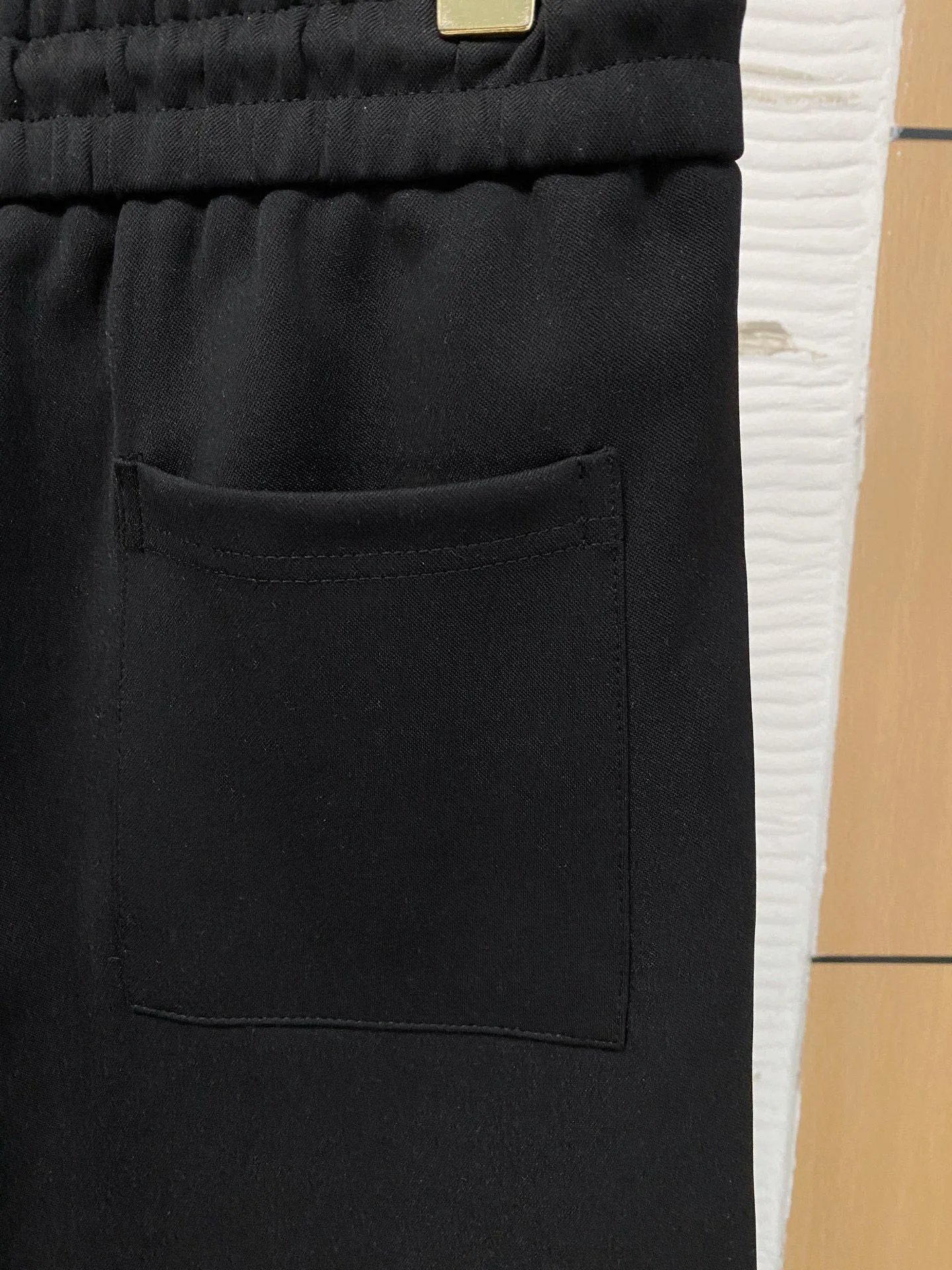 🅿️720 [DIOR Dior] Hot-selling suit is coming. Focus on the original version of the official website. 2025 new hot-selling cardigan and sweatshirt suit. The original order is the best 🇭🇰. It is the meticulous work of top designers for a fitting and perfect upper body effect. All-natural high-quality Tencel Roman cotton 100%, close-fitting comfort, noble and elegant! Original hardware embodies elegance and nobility! Counter size: M-3XL (maximum wear up to 190 pounds)