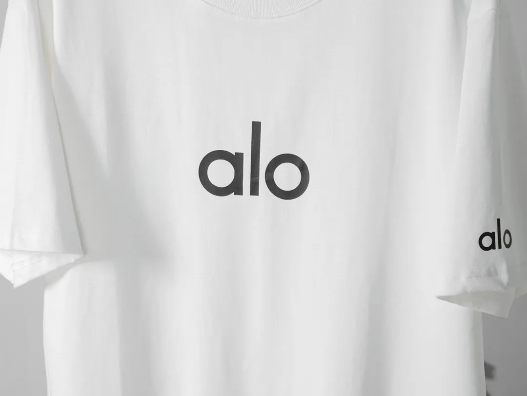 🅿️180 "alo1" Alo 2025ss letter printed logo simple short-sleeved T-shirt. Purchase the original version and develop it. Imported slurry. Can be washed casually without any deformation. Guaranteed not to fade or crack. Fine printing. Made of 280g combed cotton double yarn fabric. Fixed dyeing with 0 color difference. Same cylinder frame thread. 2 washes. Excellent hand feel. Customized original 6 hang tags and a full set of accessories. Invincible details. Distinguish junk version. Only high-end. -Color: white black -Size: xs ~ l