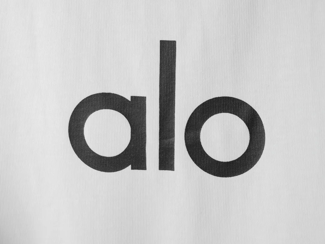 🅿️180 "alo1" Alo 2025ss letter printed logo simple short-sleeved T-shirt. Purchase the original version and develop it. Imported slurry. Can be washed casually without any deformation. Guaranteed not to fade or crack. Fine printing. Made of 280g combed cotton double yarn fabric. Fixed dyeing with 0 color difference. Same cylinder frame thread. 2 washes. Excellent hand feel. Customized original 6 hang tags and a full set of accessories. Invincible details. Distinguish junk version. Only high-end. -Color: white black -Size: xs ~ l
