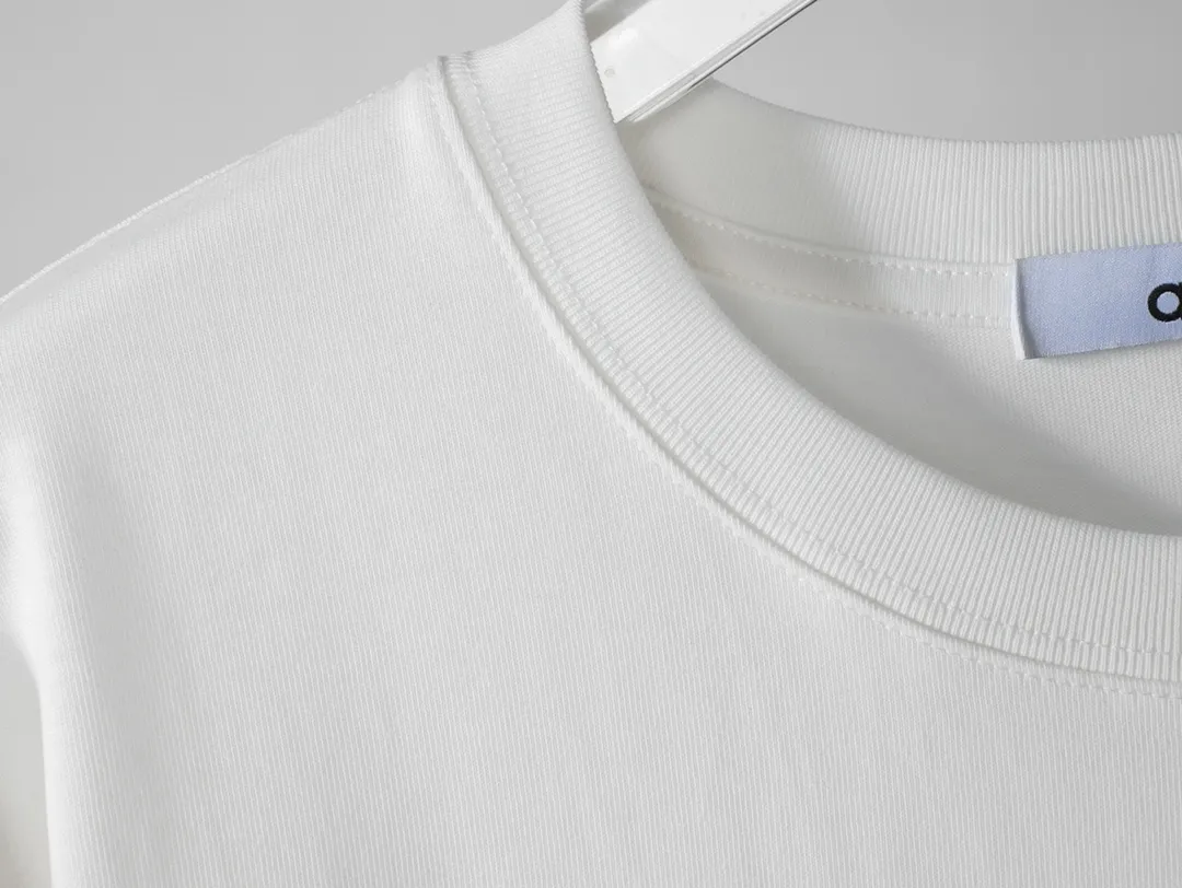 🅿️180 "alo1" Alo 2025ss letter printed logo simple short-sleeved T-shirt. Purchase the original version and develop it. Imported slurry. Can be washed casually without any deformation. Guaranteed not to fade or crack. Fine printing. Made of 280g combed cotton double yarn fabric. Fixed dyeing with 0 color difference. Same cylinder frame thread. 2 washes. Excellent hand feel. Customized original 6 hang tags and a full set of accessories. Invincible details. Distinguish junk version. Only high-end. -Color: white black -Size: xs ~ l