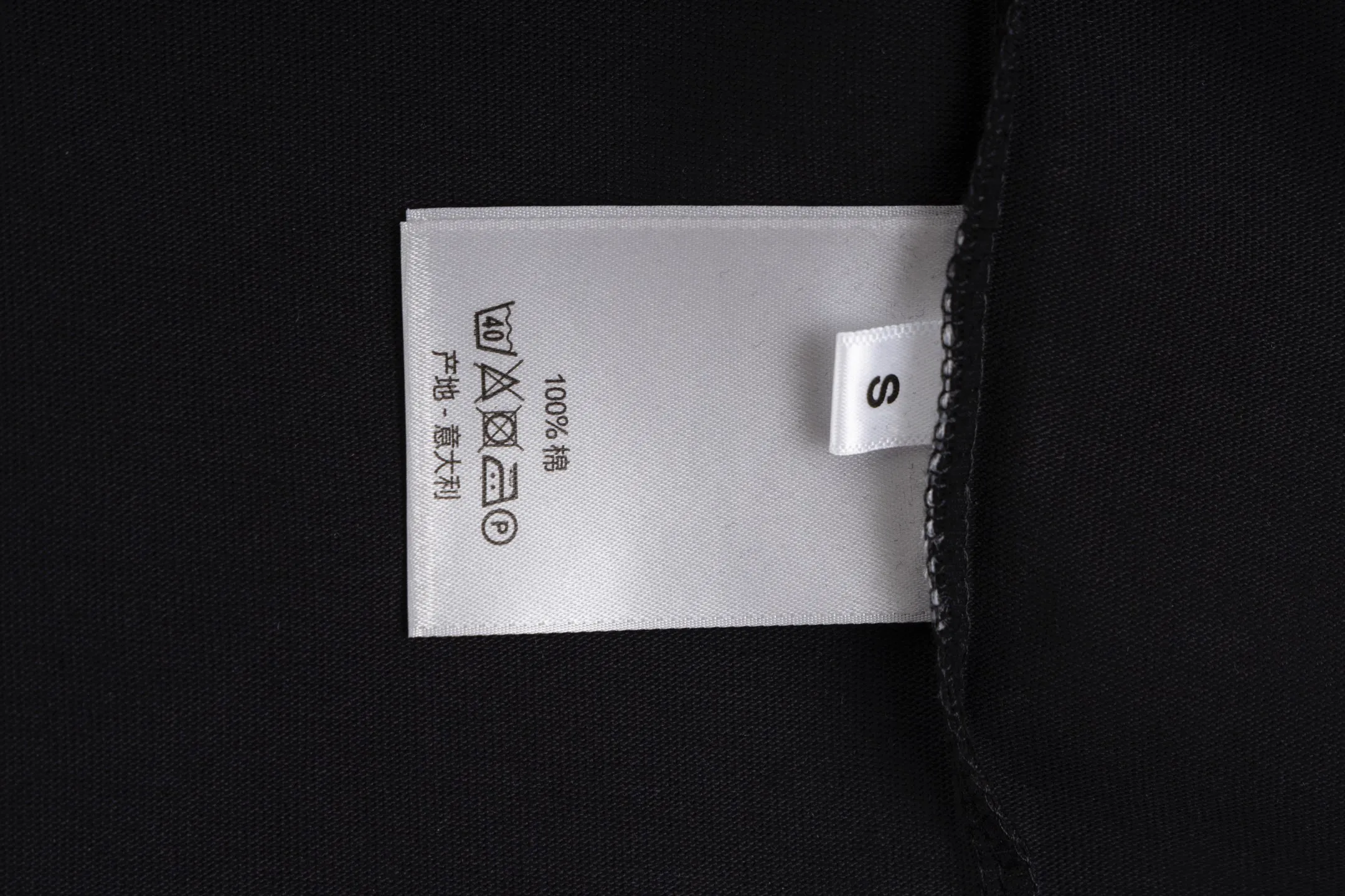 🅿️250 Style No. B42 Dior 47 letter embroidery ribbon long T consistent style on DIOR official website Fabric: 32 count double yarn 300g pure cotton fabric Weaving and dyeing threads of the same color in the same cylinder The same color Process: Imported machine front and rear thousands of needles full embroidery Can wear up to 200 pounds. The size is measured manually. The error of 2-3cm is normal. Color: black white size: s m l xl