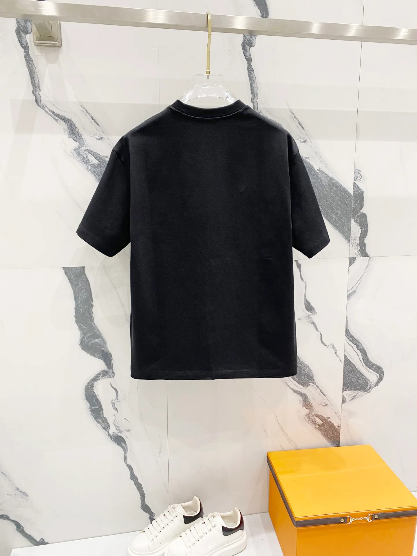 🅿️200 DIOR 320g round neck short-sleeved T-shirt, classic three-dimensional embossed logo brand letter embroidery🪡LOGO official synchronization 1:1 original mold opening, fashionable personality, versatile trend, pure original quality, original washed fabric, tag, collar label, washed wheat, complete three standards, color: black, white. Size: S-XL