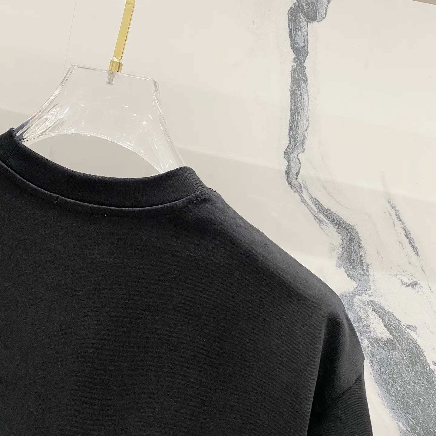 🅿️200 DIOR 320g round neck short-sleeved T-shirt, classic three-dimensional embossed logo brand letter embroidery🪡LOGO official synchronization 1:1 original mold opening, fashionable personality, versatile trend, pure original quality, original washed fabric, tag, collar label, washed wheat, complete three standards, color: black, white. Size: S-XL