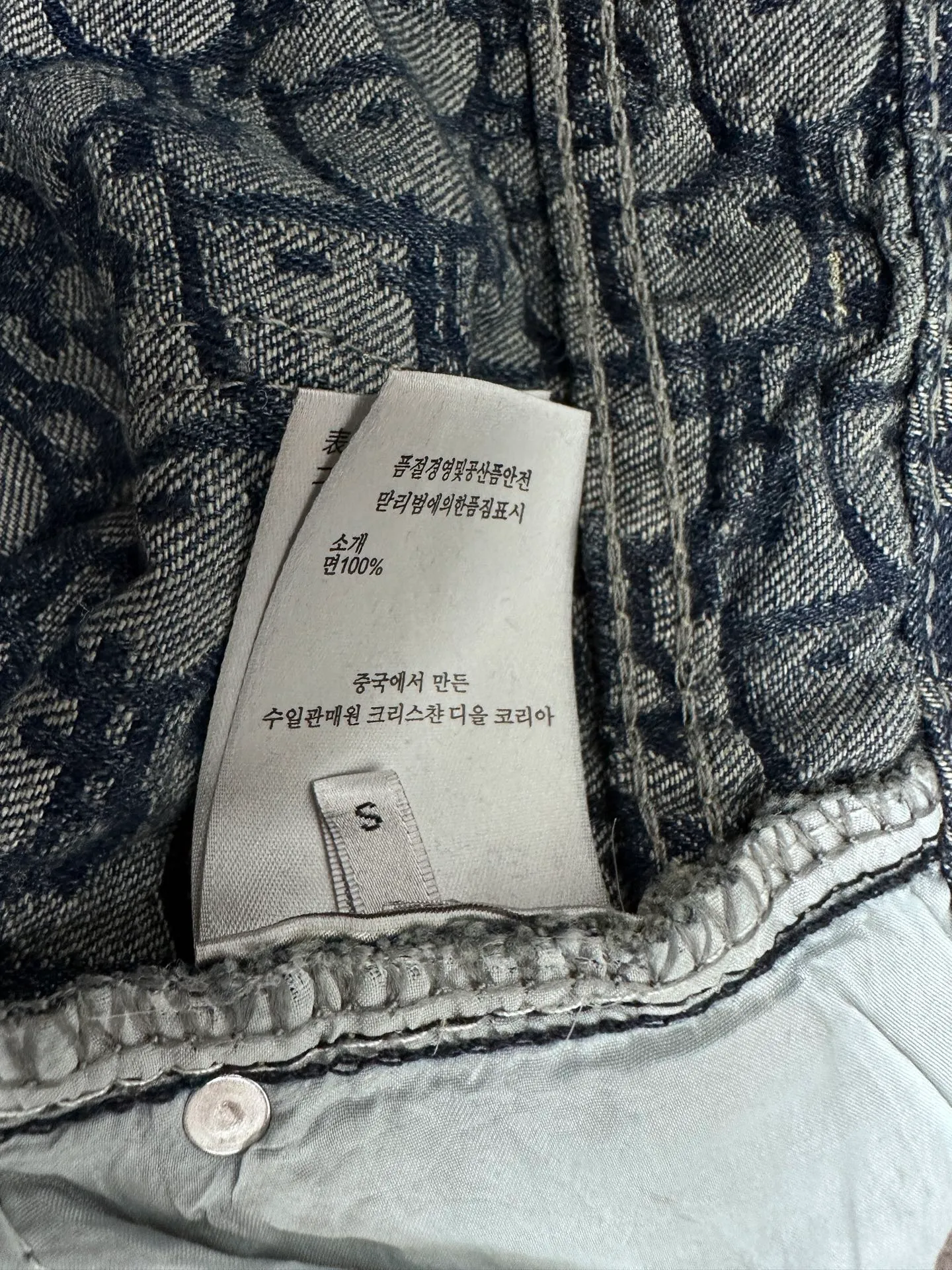 ￼🅿️250 [Dior] Dior all-over print denim trousers. Lazy style, fashionable and versatile. These jeans are really cool with wide legs. They cover the flesh and trim the crotch. Good news for girls with voluptuous muscles. This highly recognizable style has a high rate of return. It will definitely be a popular item this year. Size: XS-L