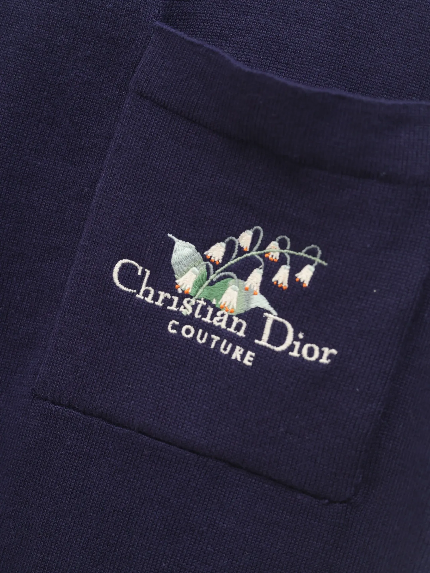 🅿️520 Dio*/Dior embroidered lily-of-the-valley lapel knitted short-sleeves, purchased and printed from YB, made of custom imported wool knitted material, the fabric is soft and comfortable, skin-friendly and breathable. The chest pocket is decorated with exquisite lily-of-the-valley flower embroidery, brand logo and slogan, and cuff stripe design. It can be matched with many types of clothing to create a fashionable look. Customized accessories, complete with three labels, same style for men and women!  Size：S/M/L/XL