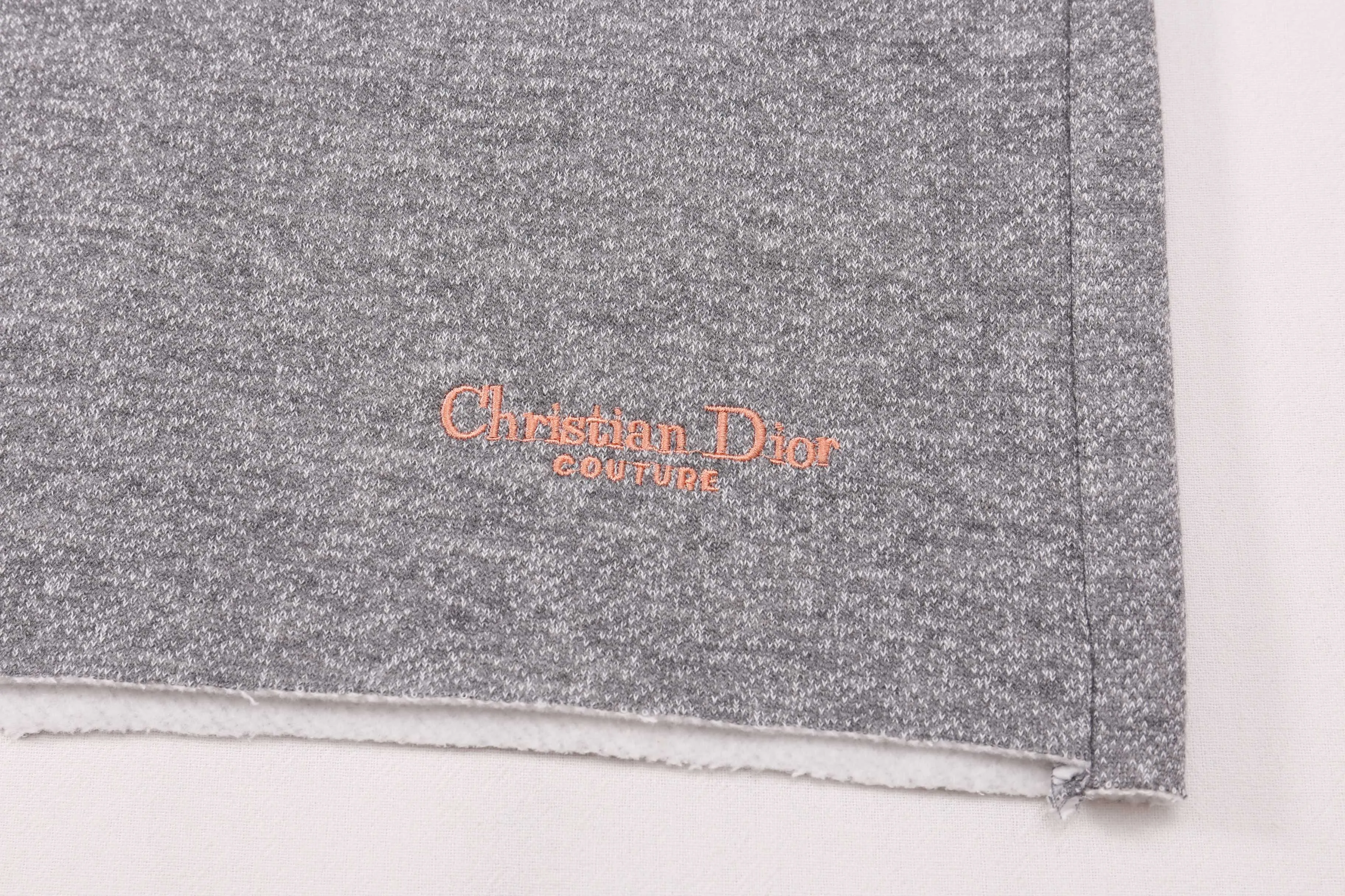 🅿️220 Correct version of high quality D10R new gray dot fleece embroidered letter shorts suit. Original mold opening. It took more than a month to weave and dye the original gray dot yarn fabric. The color is almost 98% the same as the original. The original pure cotton fleece fabric SIZE: XS S M L