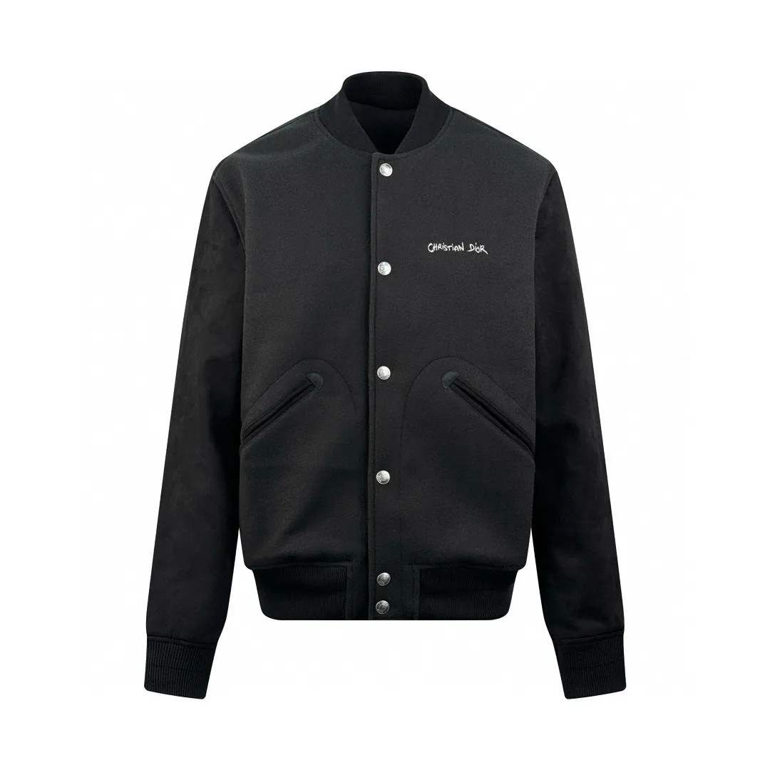 🅿️630 [Exclusive supply] CD Christian letter embroidered baseball jacket, originally purchased and developed for RMB 32,000. The fabric is made of customized velvet fabric, luxurious cowhide suede and Dior Logo rayon jacquard lining. It is smooth and delicate, comfortable and close to the skin. It is as smooth as silk. It is decorated with Christian Dior Tag embroidery. It is inspired by American college style. It is paired with tonal sheep leather sleeves to easily outline the graceful figure of the wearer. A double feast of fashion and quality, high-end temperament and elegance, defining extraordinary taste. Adopt imported machine embroidery technology, use advanced computer control system and precision mechanical components to achieve Christian Dior Tag embroidery work with high precision and smooth and delicate lines. Template machine bag opening The preset template guides the position, shape and size of the bag opening. The accuracy ensures the quality of the bag opening effect. The fabrics have been washed to give them a better feel and texture. They are not easy to deform, shrink or fade, and maintain their long-lasting beauty. Size:48-50-52-54