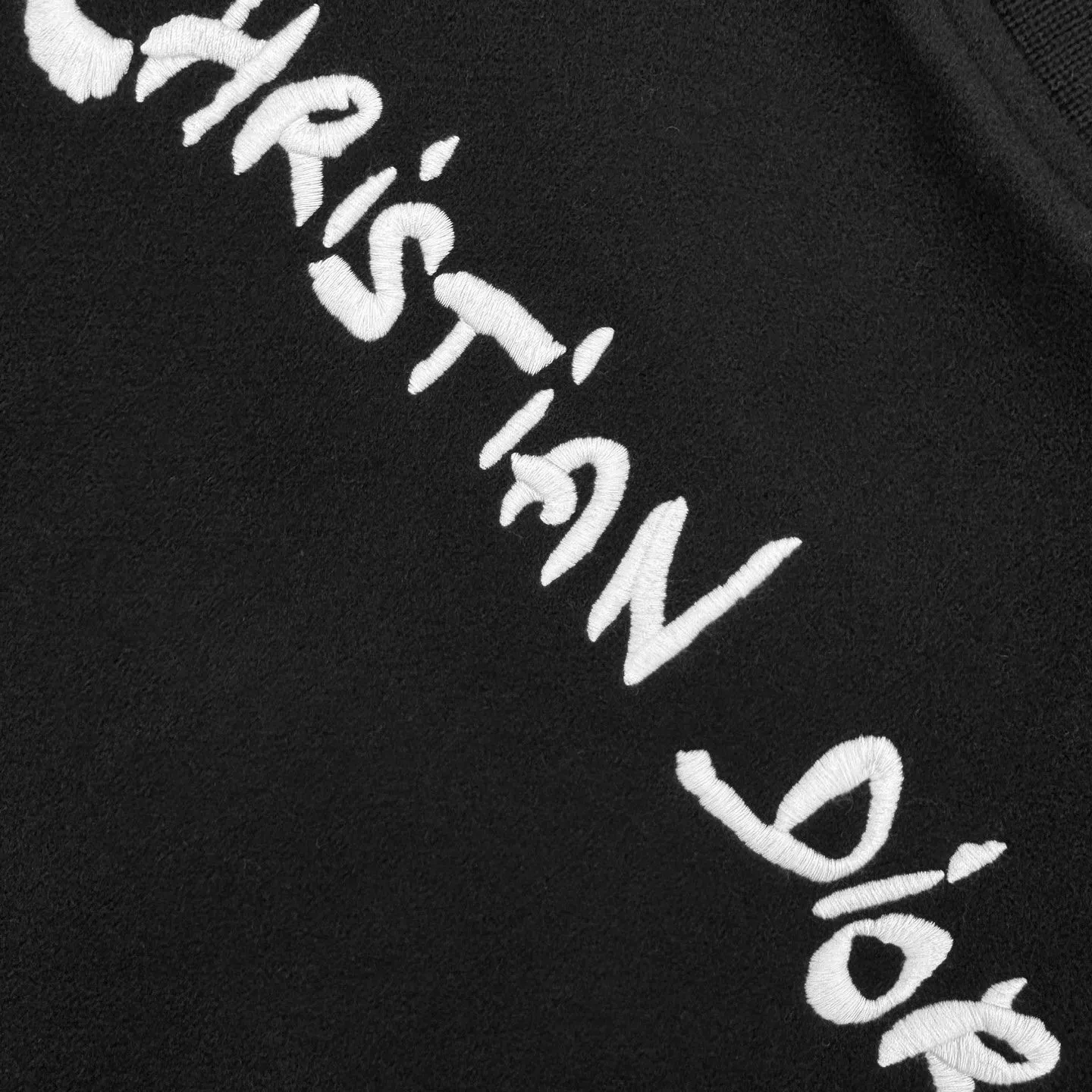 🅿️630 [Exclusive supply] CD Christian letter embroidered baseball jacket, originally purchased and developed for RMB 32,000. The fabric is made of customized velvet fabric, luxurious cowhide suede and Dior Logo rayon jacquard lining. It is smooth and delicate, comfortable and close to the skin. It is as smooth as silk. It is decorated with Christian Dior Tag embroidery. It is inspired by American college style. It is paired with tonal sheep leather sleeves to easily outline the graceful figure of the wearer. A double feast of fashion and quality, high-end temperament and elegance, defining extraordinary taste. Adopt imported machine embroidery technology, use advanced computer control system and precision mechanical components to achieve Christian Dior Tag embroidery work with high precision and smooth and delicate lines. Template machine bag opening The preset template guides the position, shape and size of the bag opening. The accuracy ensures the quality of the bag opening effect. The fabrics have been washed to give them a better feel and texture. They are not easy to deform, shrink or fade, and maintain their long-lasting beauty. Size:48-50-52-54