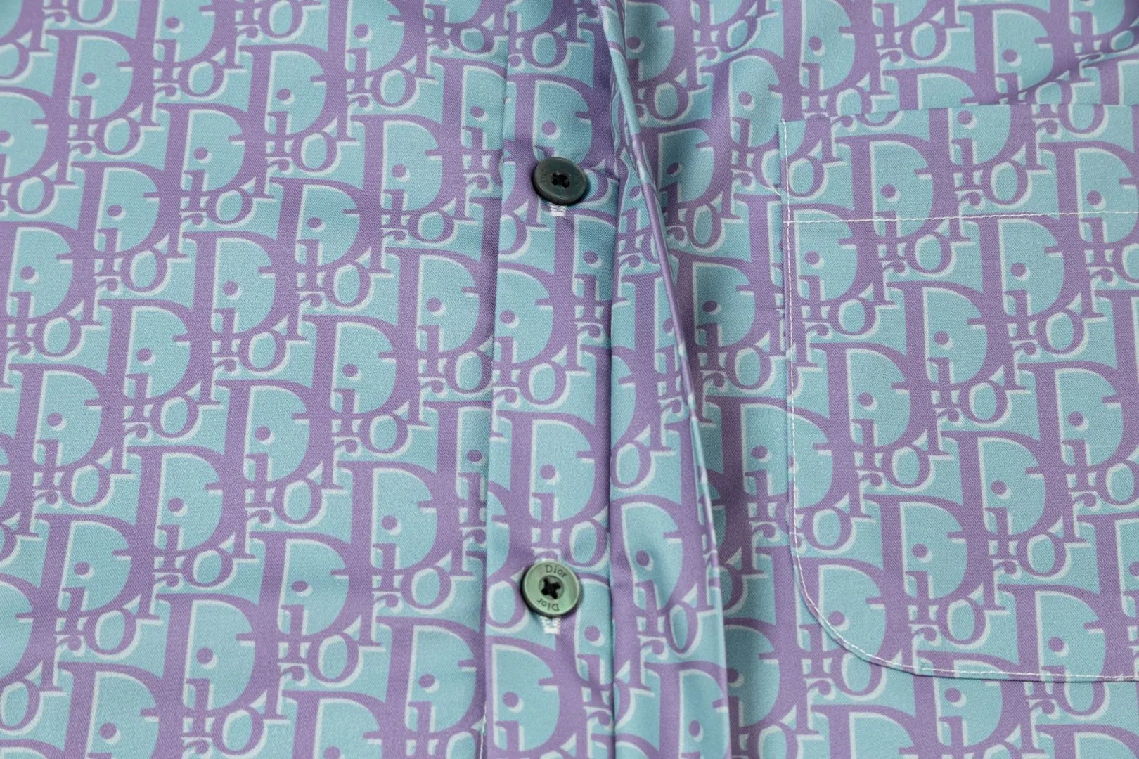 🅿️286 DIOR 🔥The most popular style is coming, full-print presbyopic LGOO barrage digital printed long-sleeved shirt, 2024ss official website new long-sleeved shirt, exquisitely printed logo, high-end version, in-store customized fabric, highly breathable and comfortable, exquisitely crafted, with impeccable detail processing, ✅customized logo engraved buttons, complete with three labels. Brand element design concept reflects high quality. It feels delicate and soft! It presents a casual cut and the upper body shape is great! 🐉Code number: M-XXL