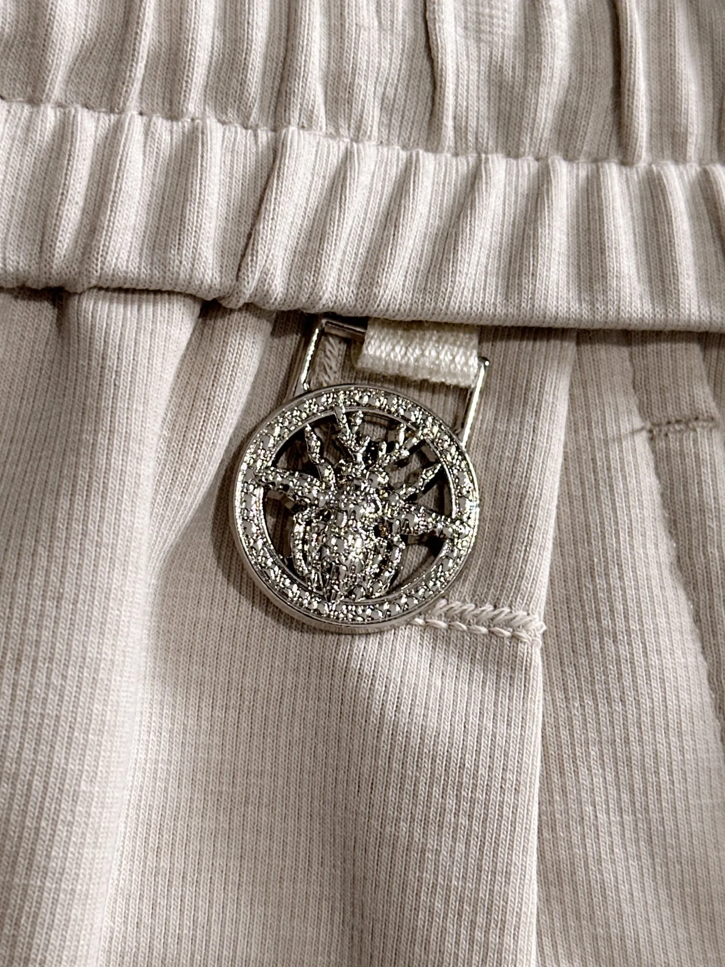 🅿️380 next day shipping Dior 2025 spring and summer new elastic band casual pants, thin counter custom fabrics, high breathability and comfort, impeccable details, brand element design concept, reflecting high quality. It feels delicate and soft! It presents a casual cut and the upper body shape is great! Size: M-4XL