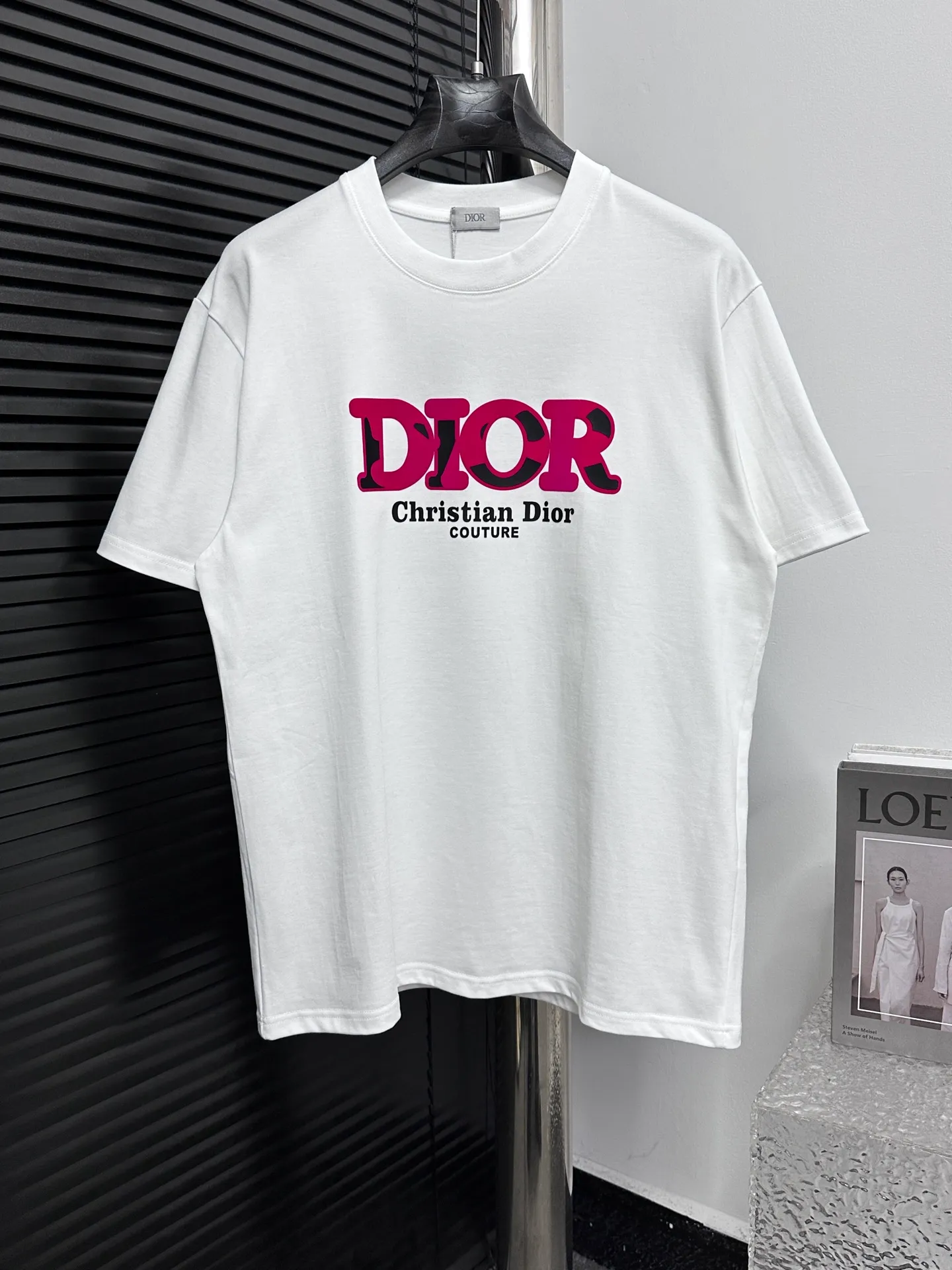 🅿️170 [DIOR] Dior 25ss new round neck T-shirt is made of 280 grams of pure cotton fabric, comfortable and breathable, flocked offset printing lamination process, font three-dimensional artistic effect, smooth and smooth lines, high wash fastness. Created by the fusion of top elements, both upper body comfort is unparalleled, interpreting your luxury and taste, and creating your fashionable charm. Same style for men and women. Size: S-XL