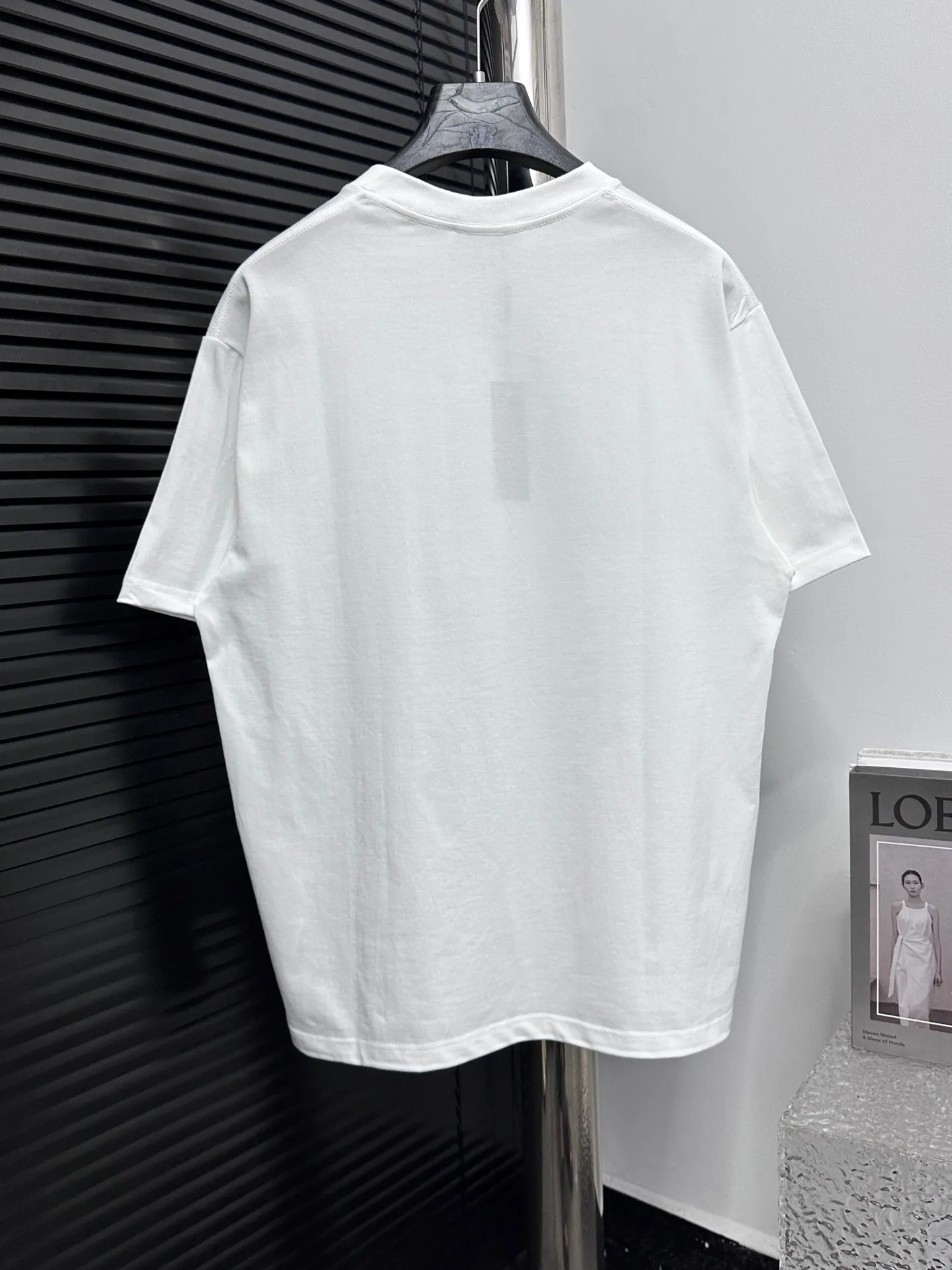 🅿️170 [DIOR] Dior 25ss new round neck T-shirt is made of 280 grams of pure cotton fabric, comfortable and breathable, flocked offset printing lamination process, font three-dimensional artistic effect, smooth and smooth lines, high wash fastness. Created by the fusion of top elements, both upper body comfort is unparalleled, interpreting your luxury and taste, and creating your fashionable charm. Same style for men and women. Size: S-XL