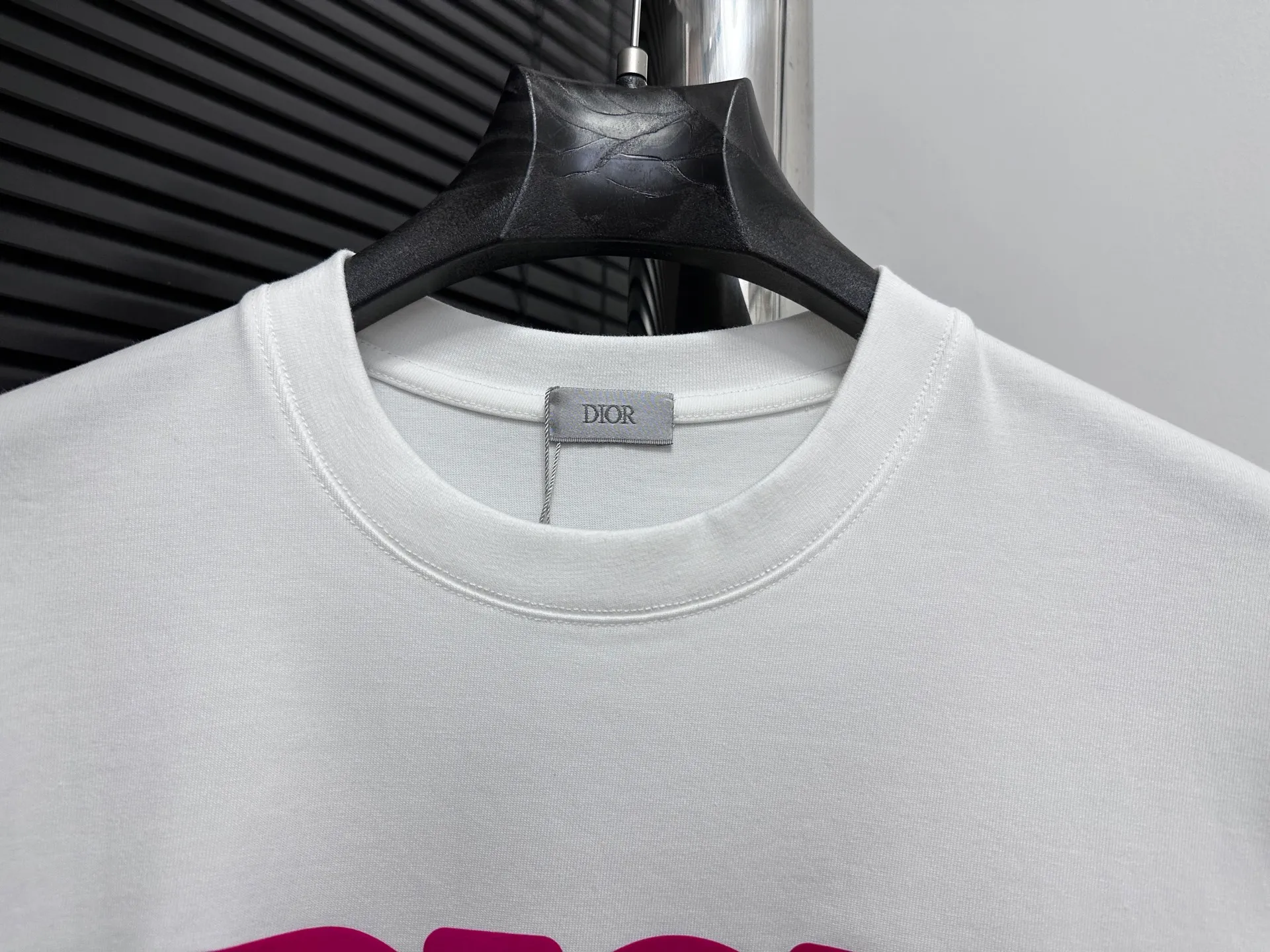 🅿️170 [DIOR] Dior 25ss new round neck T-shirt is made of 280 grams of pure cotton fabric, comfortable and breathable, flocked offset printing lamination process, font three-dimensional artistic effect, smooth and smooth lines, high wash fastness. Created by the fusion of top elements, both upper body comfort is unparalleled, interpreting your luxury and taste, and creating your fashionable charm. Same style for men and women. Size: S-XL