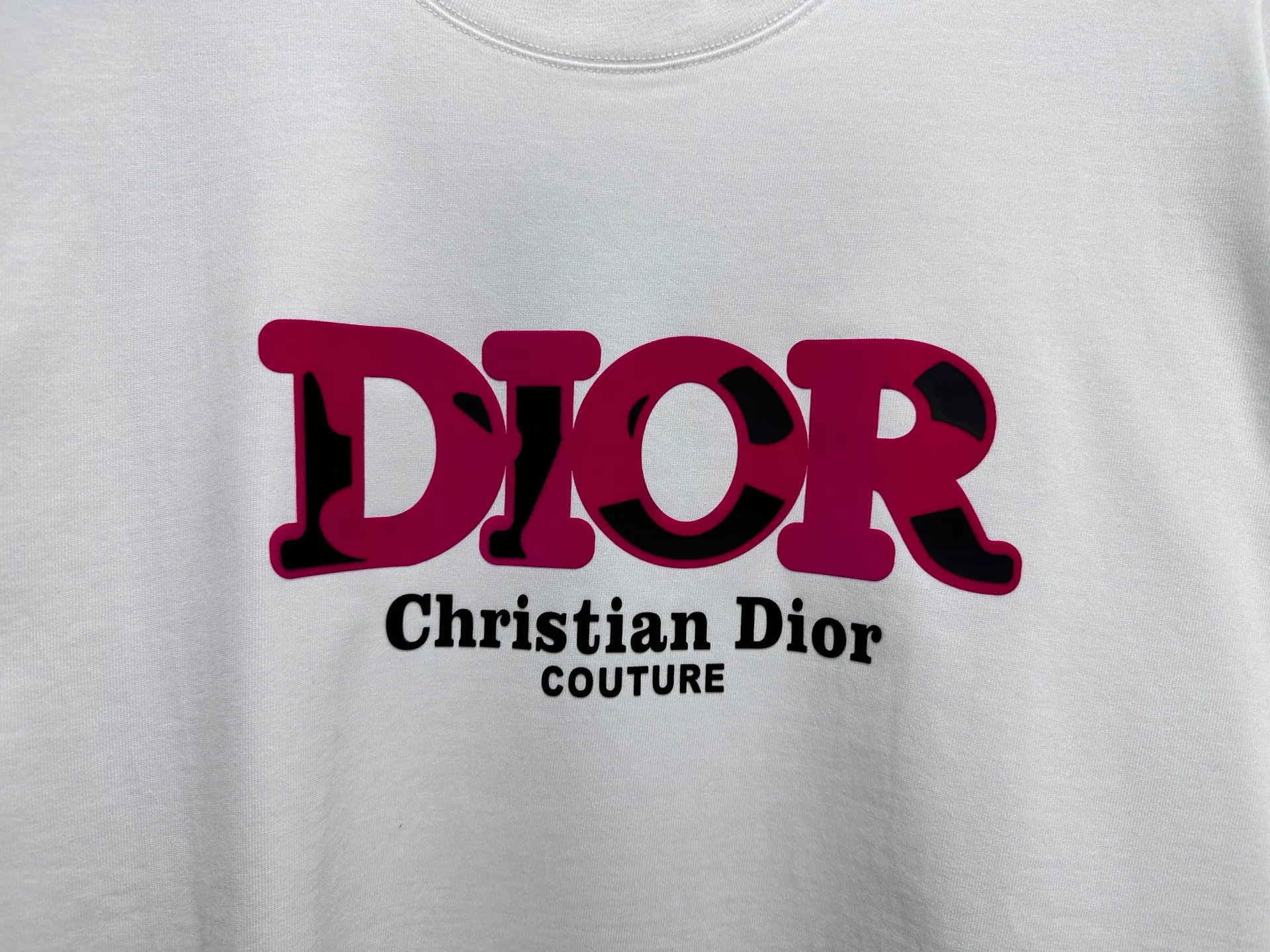 🅿️170 [DIOR] Dior 25ss new round neck T-shirt is made of 280 grams of pure cotton fabric, comfortable and breathable, flocked offset printing lamination process, font three-dimensional artistic effect, smooth and smooth lines, high wash fastness. Created by the fusion of top elements, both upper body comfort is unparalleled, interpreting your luxury and taste, and creating your fashionable charm. Same style for men and women. Size: S-XL