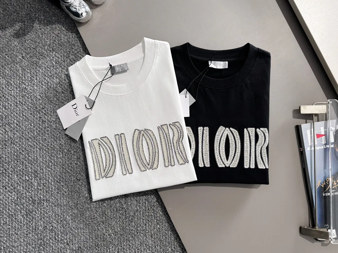 🅿️170 (arrives the next day) Dior 2025 new style woven embroidered letter logo, same style for men and women, short-sleeved T-shirt ·Customized 260g 100% double yarn pure cotton fabric ·Dyeing 32 counts double-strand thread ·Complete collar label, hangtag, main mark and three labels Color: White Size: XS S M L
