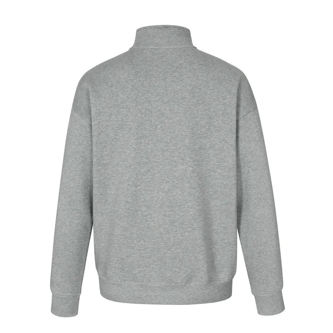 🅿️400 CD 24FW logo embroidered half-zip stand collar sweatshirt (grey) Originally purchased for 21,000, the fabric is made of 360g custom-dyed floral gray fleece fabric. The inner velvet layer is white. It is a double-spliced fabric with a thick, smooth and delicate texture. The splicing threads are custom-woven flat knitting threads. The CD logo pattern is decorated on the chest. The board is custom-dyed matte embroidery thread with Tajima machine 10,000-needle embroidery. Precision needle embroidery technology, the embroidery is very fine and dense, and the letter pattern outlines the design clearly. The molded No. 5 slider and European tooth pulls are matched with a stand-up collar design. The overall style is high-end and retro, with a fitted and straight cut. The three-label accessories are complete, and the upper body is casual and versatile. Size:S-M-L-XL