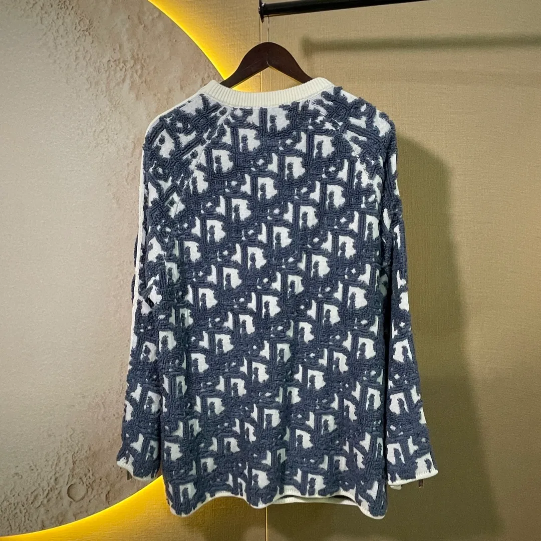 🅿️630 Dio*/Dior 24ss new jacquard zipper sweater is carefully made of white sheep wool blended fabric, and is decorated with classic Oblique printing to enhance the style. Zippered sleeves add style, while a ribbed crew neck adds contrasting texture. Can be paired with jeans for a lively casual look Size: 0/1/2/3