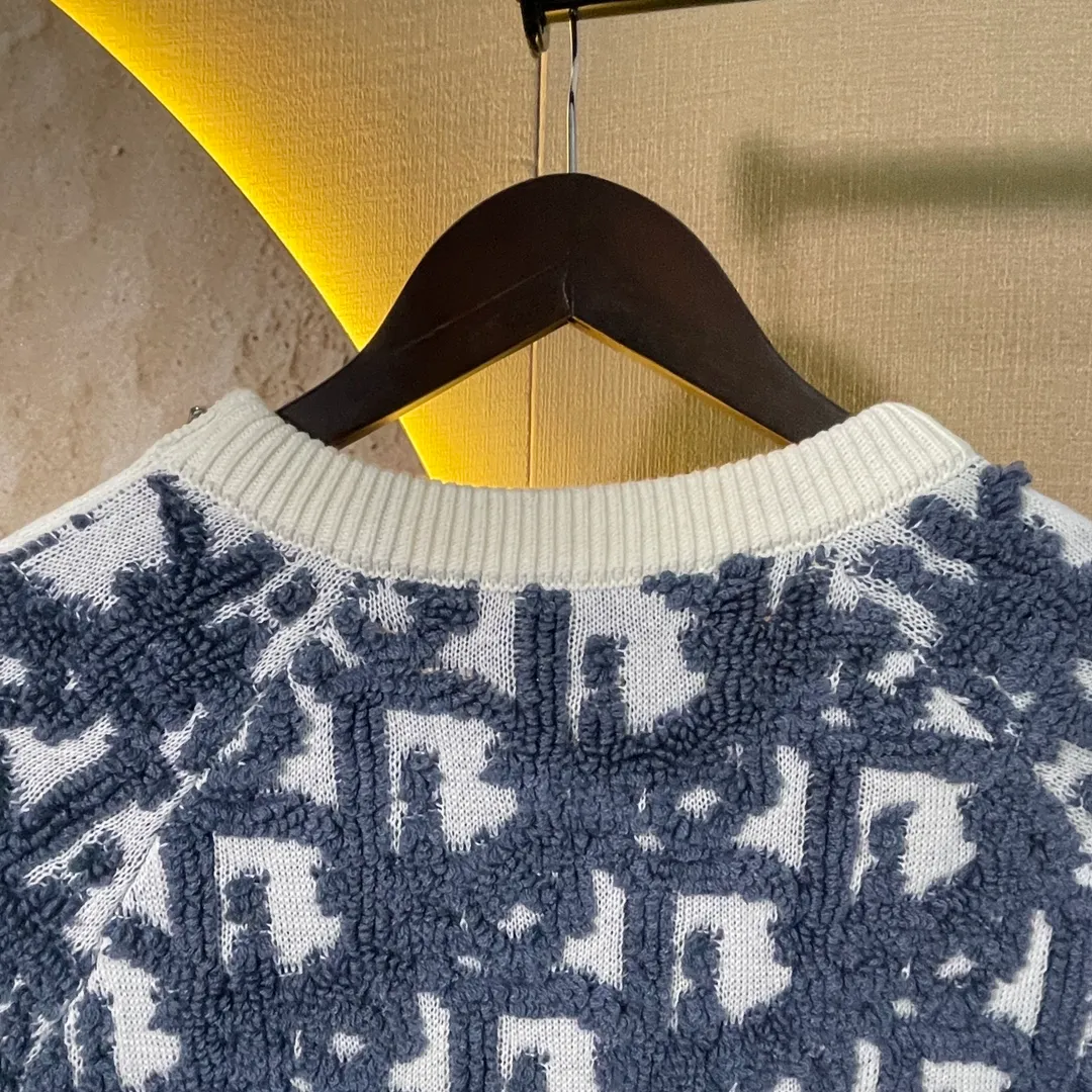 🅿️630 Dio*/Dior 24ss new jacquard zipper sweater is carefully made of white sheep wool blended fabric, and is decorated with classic Oblique printing to enhance the style. Zippered sleeves add style, while a ribbed crew neck adds contrasting texture. Can be paired with jeans for a lively casual look Size: 0/1/2/3